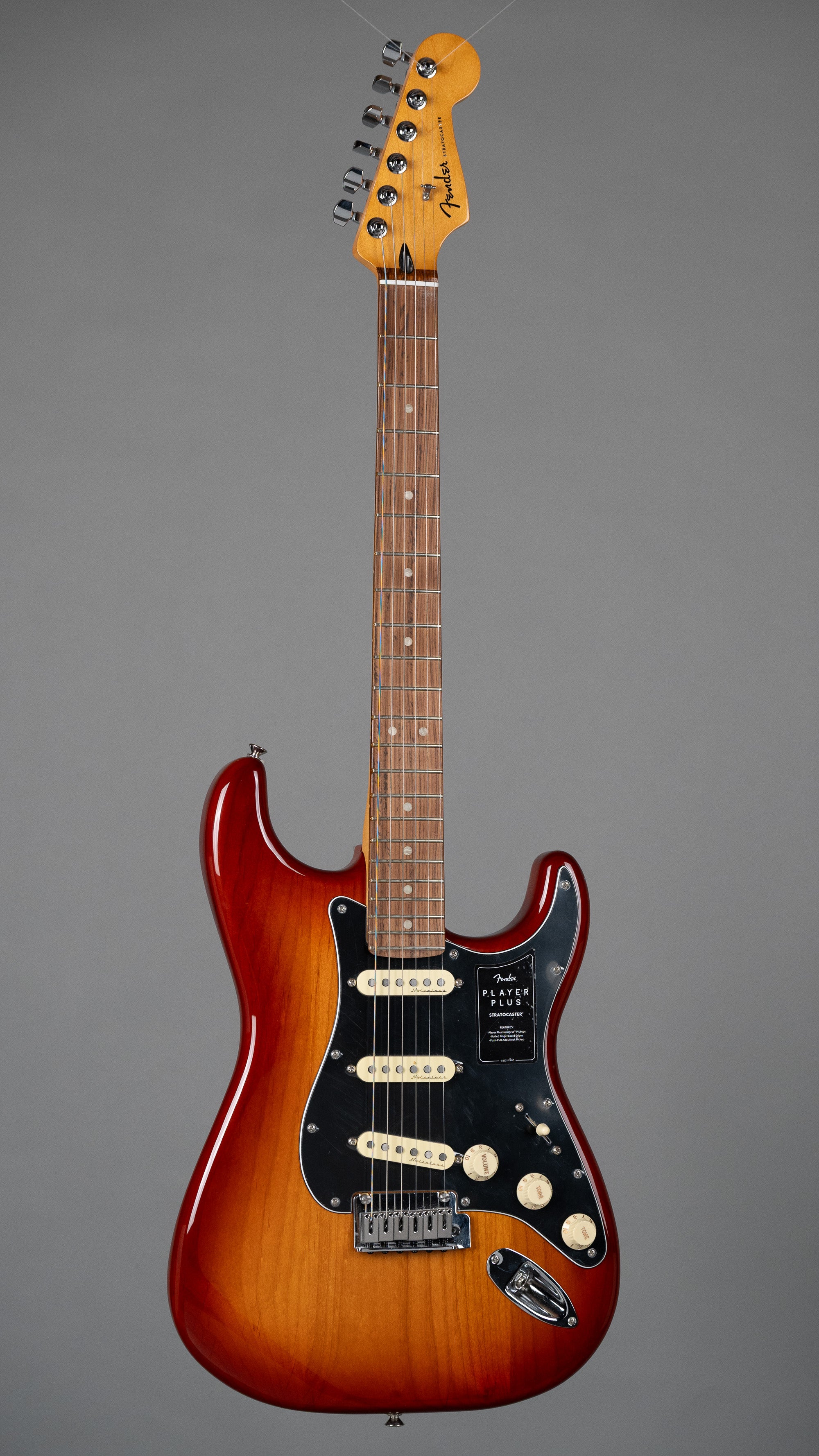 2023 Fender Player Plus Stratocaster (Mexico, Sienna Sunburst)