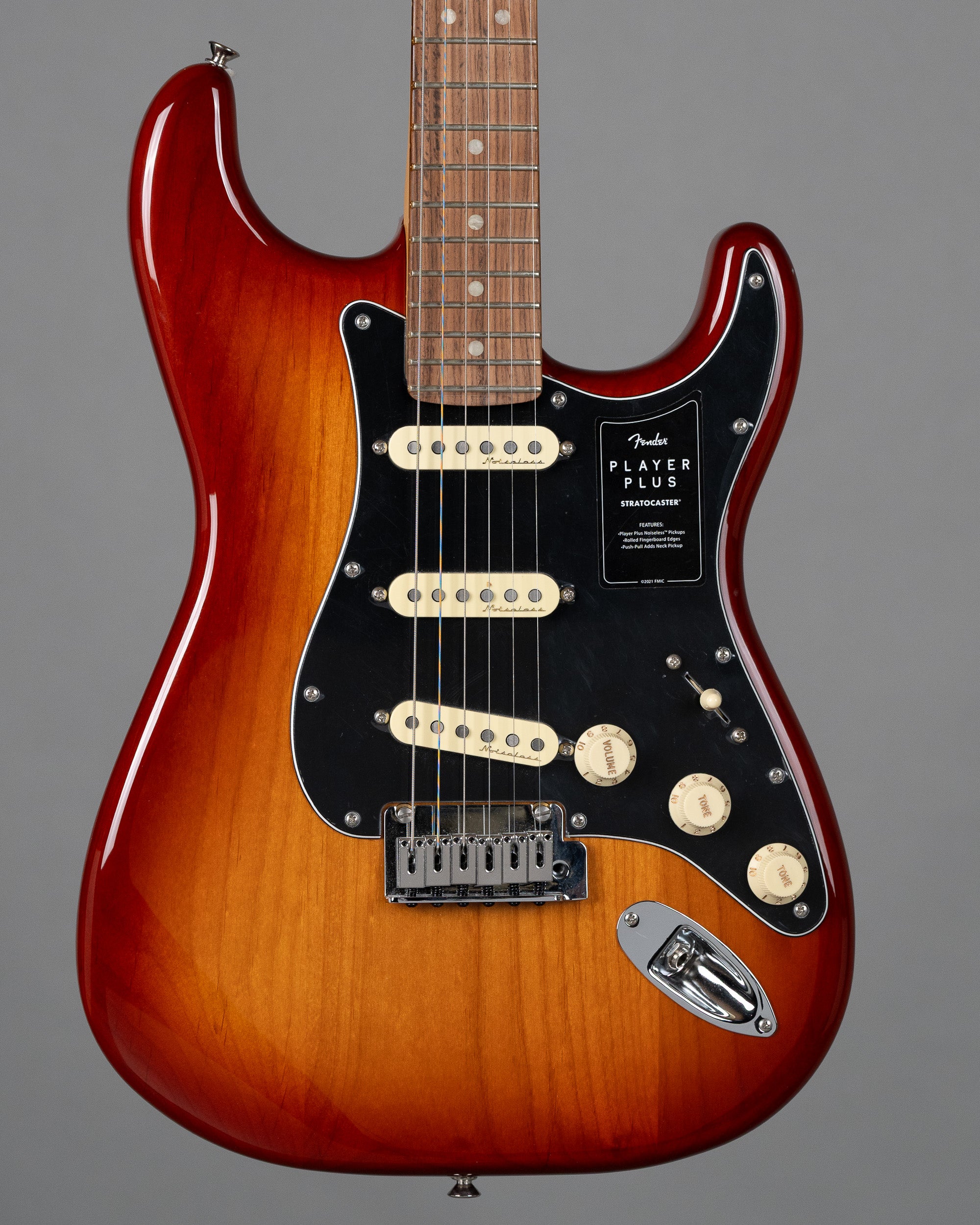 2023 Fender Player Plus Stratocaster (Mexico, Sienna Sunburst)
