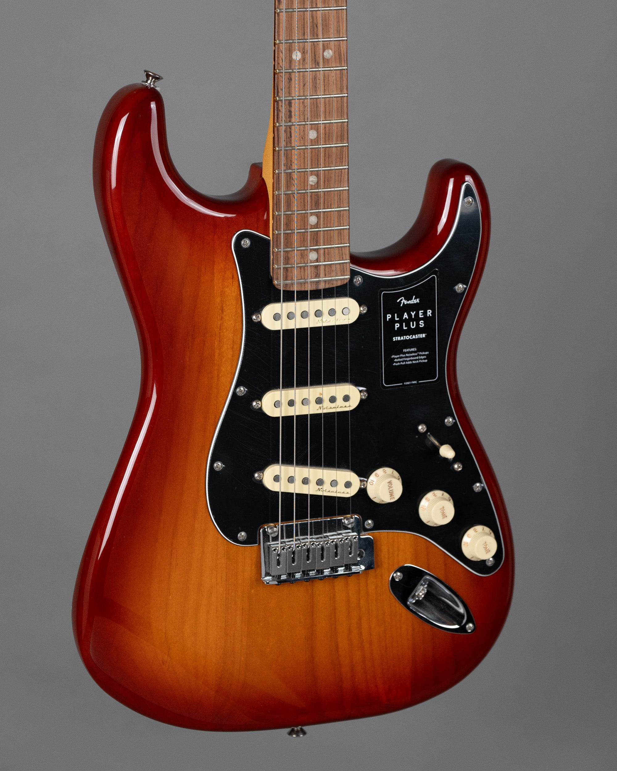 2023 Fender Player Plus Stratocaster (Mexico, Sienna Sunburst)
