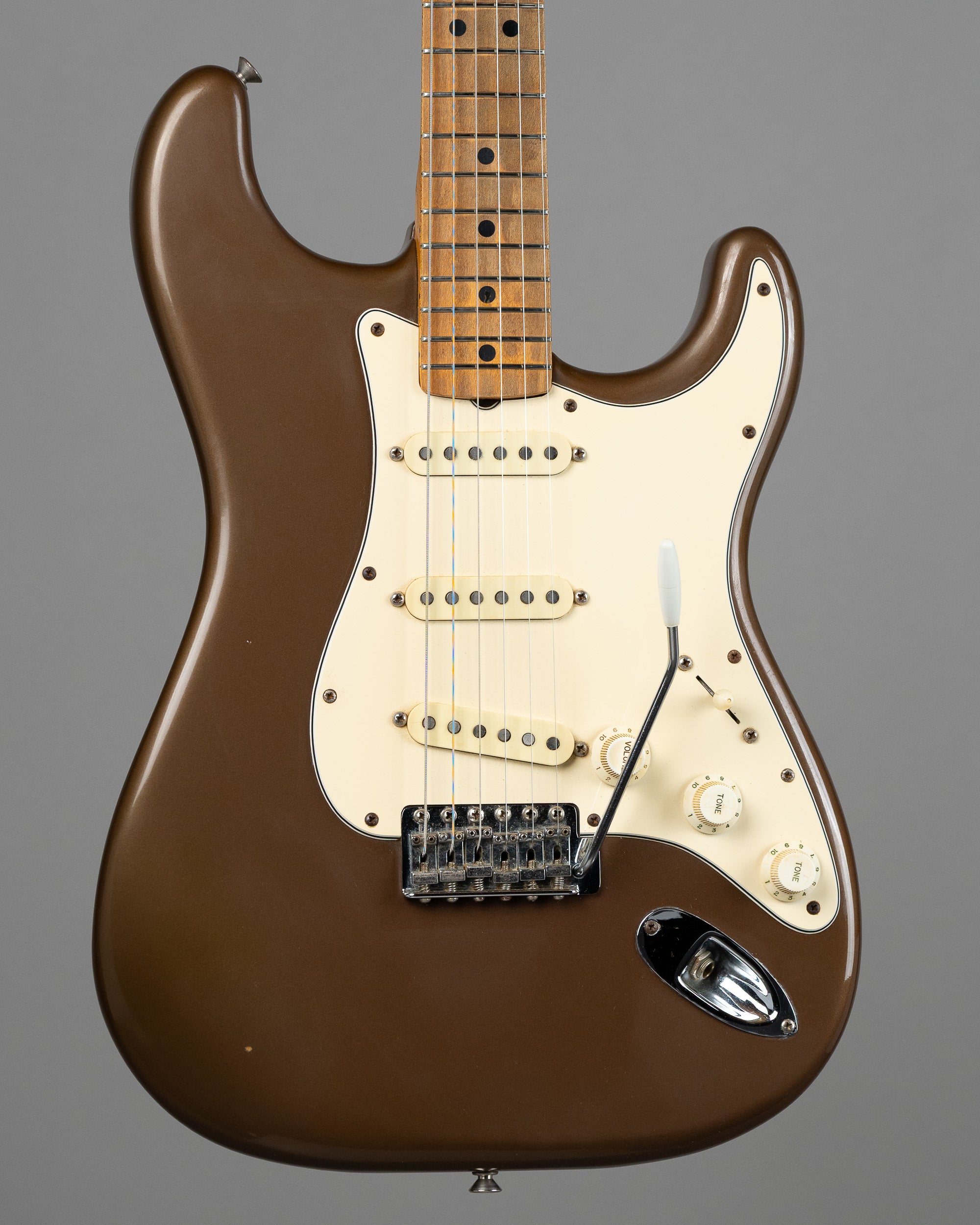 1982 Fender International Series Stratocaster (USA, Sahara Taupe, Tweed Fender Case)