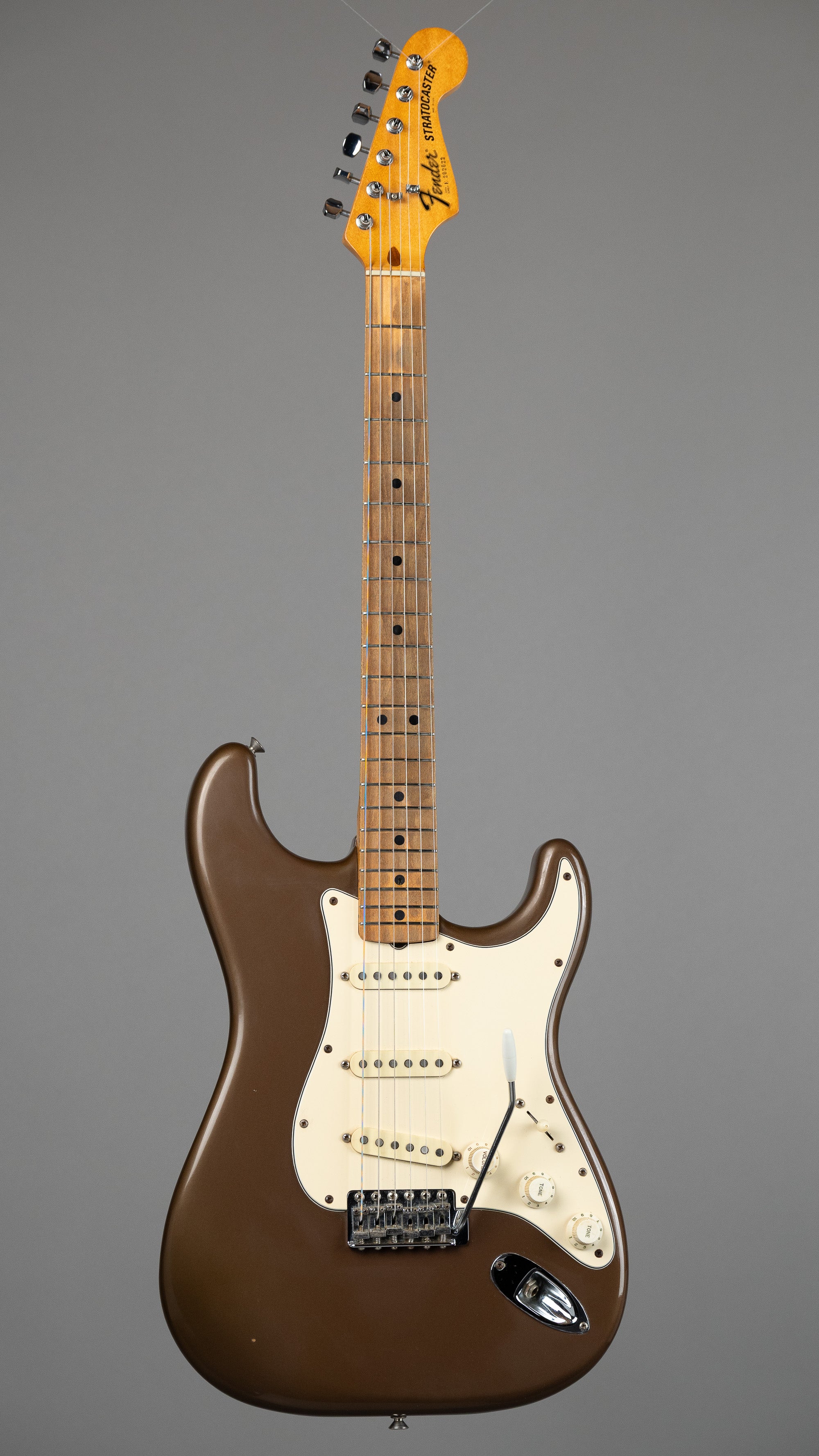 1982 Fender International Series Stratocaster (USA, Sahara Taupe, Tweed Fender Case)