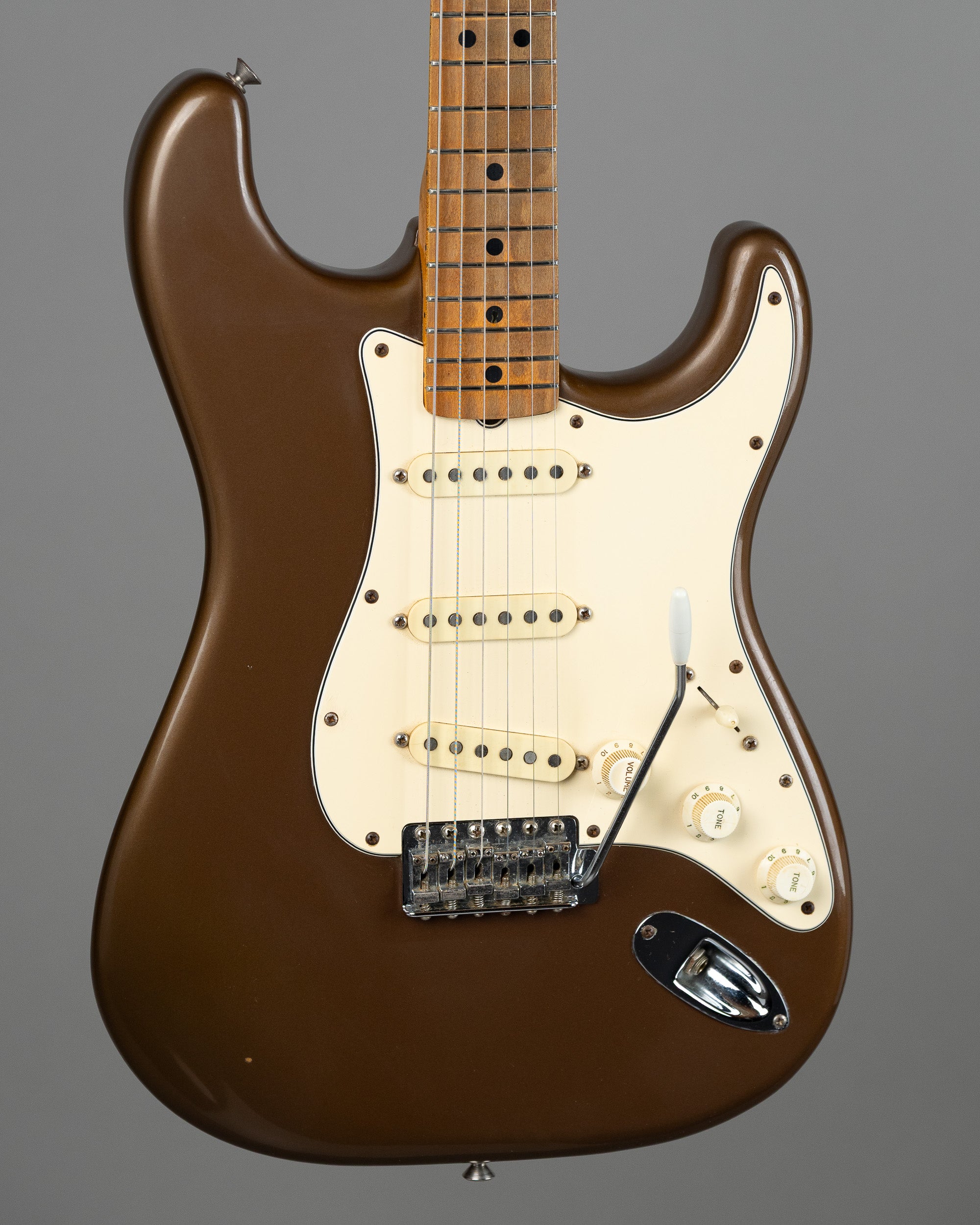 1982 Fender International Series Stratocaster (USA, Sahara Taupe, Tweed Fender Case)