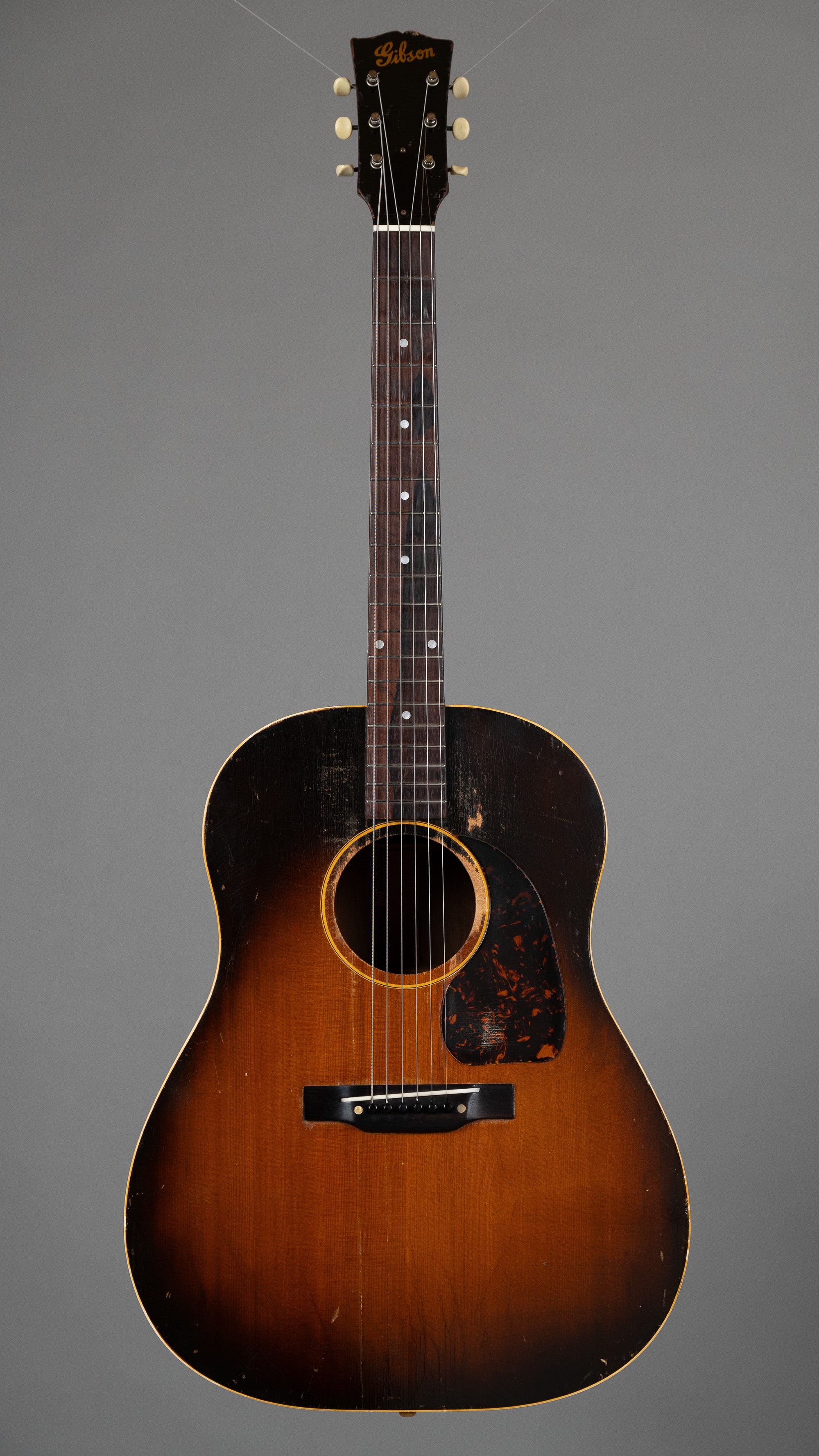 1946 Gibson J-45 (USA, Sunburst, Gibson Case)