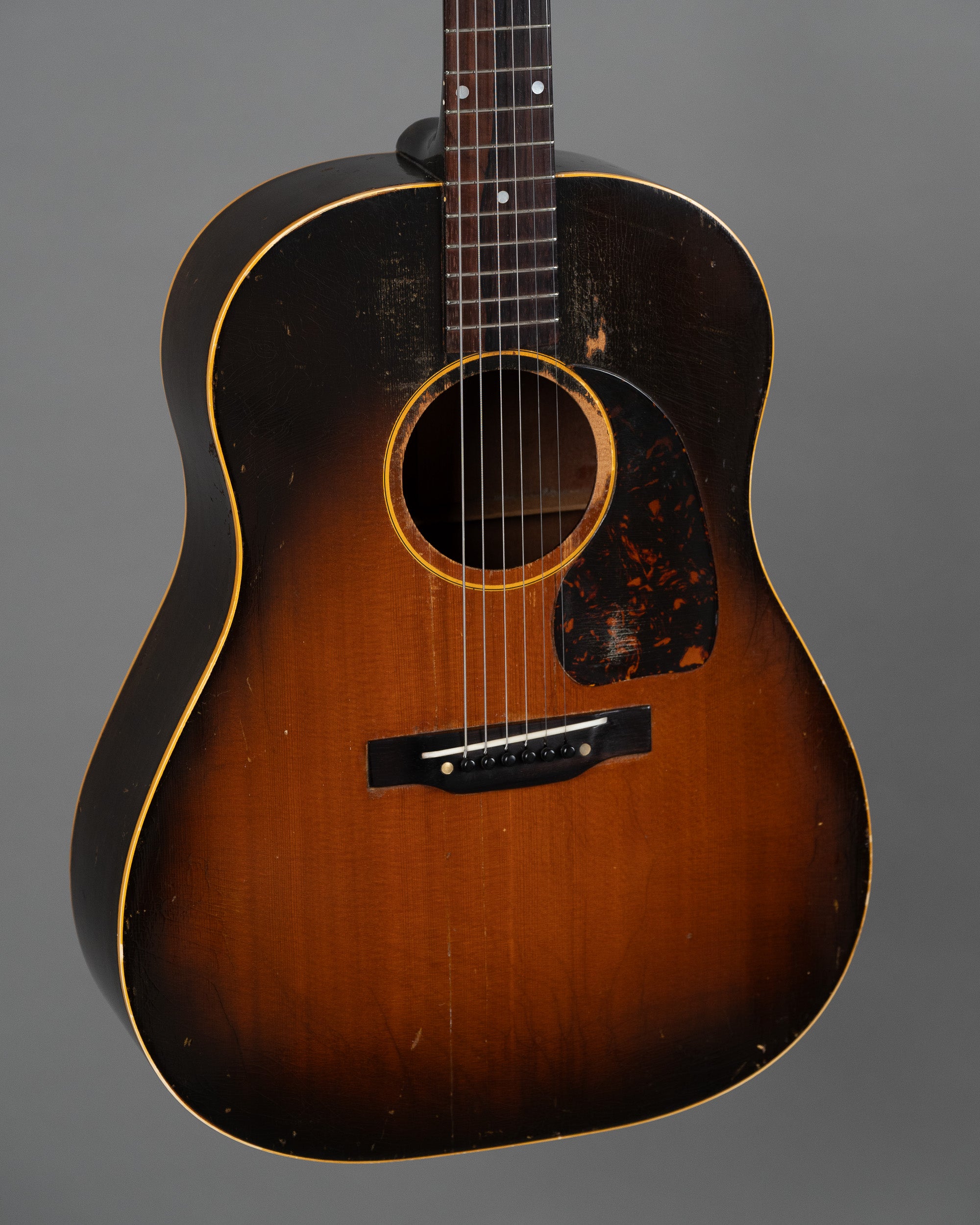 1946 Gibson J-45 (USA, Sunburst, Gibson Case)
