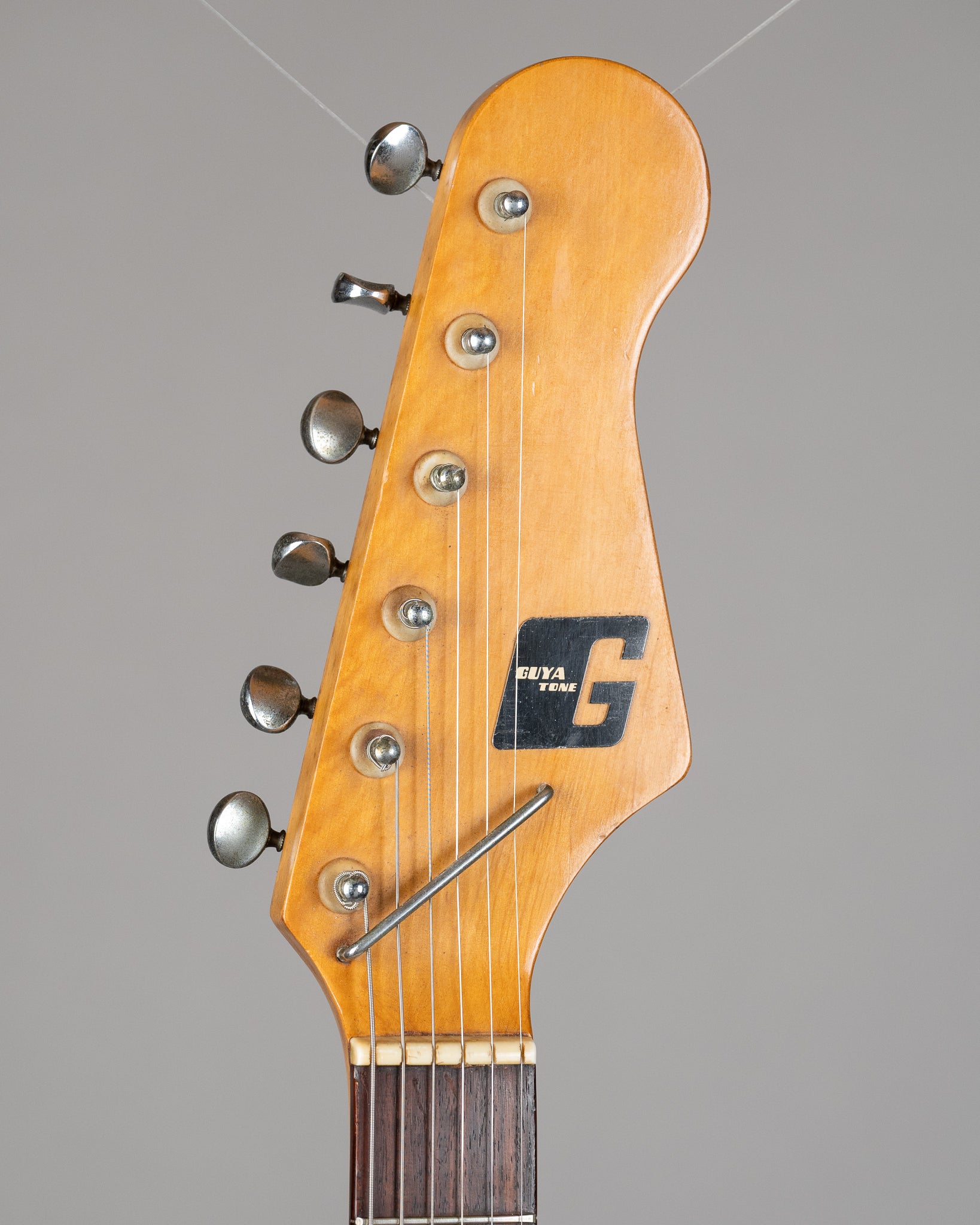 c1965 Guyatone LG-130T (Japan, Cherry Pink, OHSC)