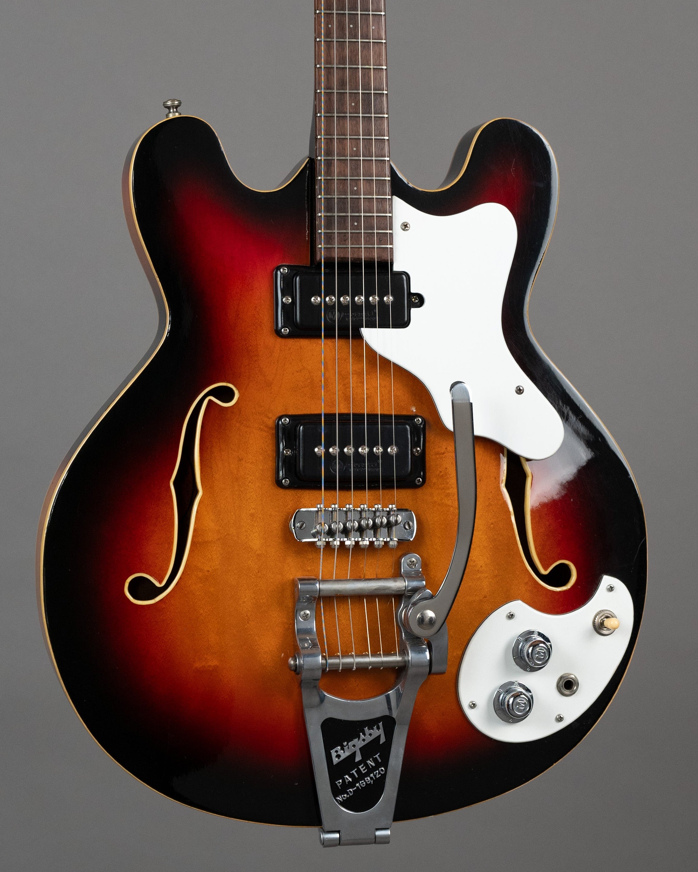 1967 Mosrite Celebrity III (Japan, Sunburst, HSC)