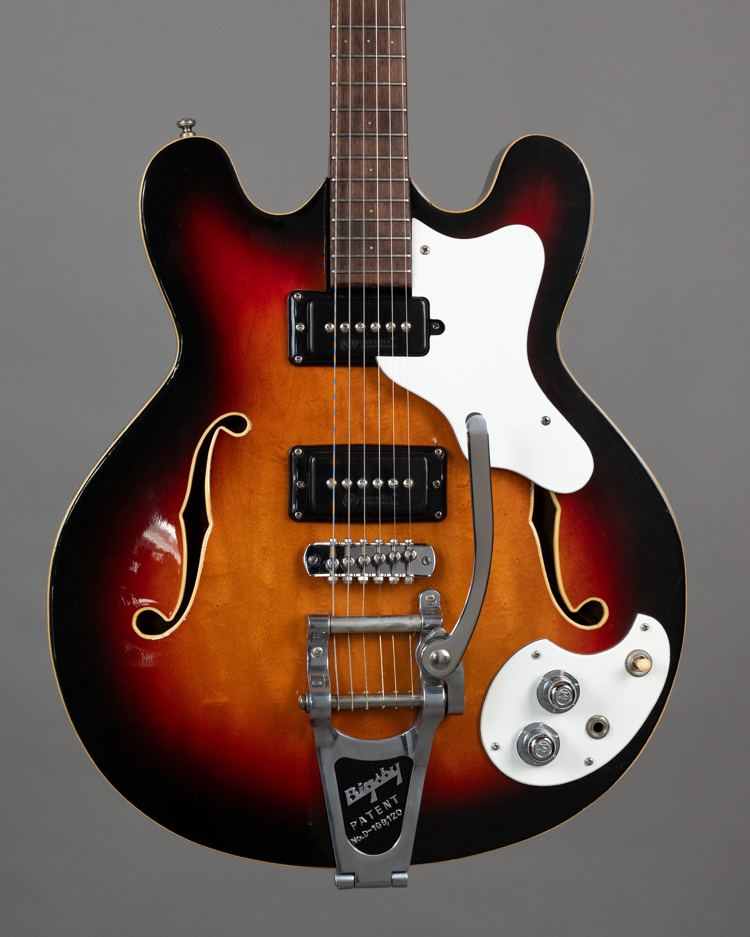 1967 Mosrite Celebrity III (Japan, Sunburst, HSC)