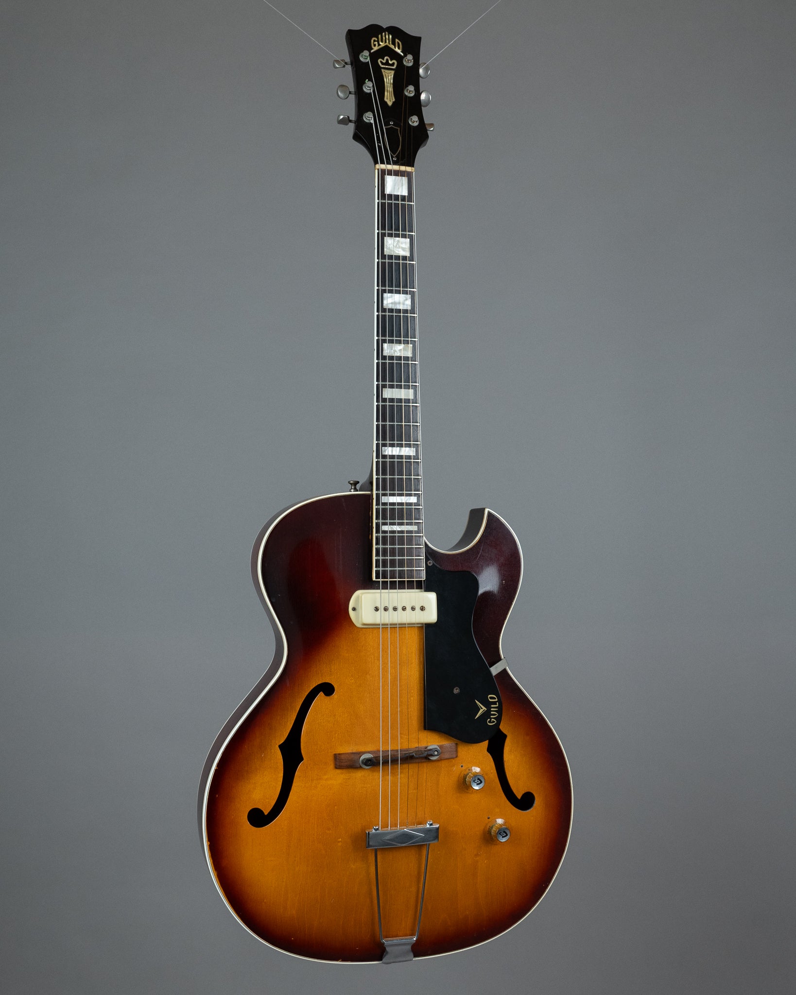 1961 Guild CE-100 Capri (USA, Sunburst, Gig Bag)