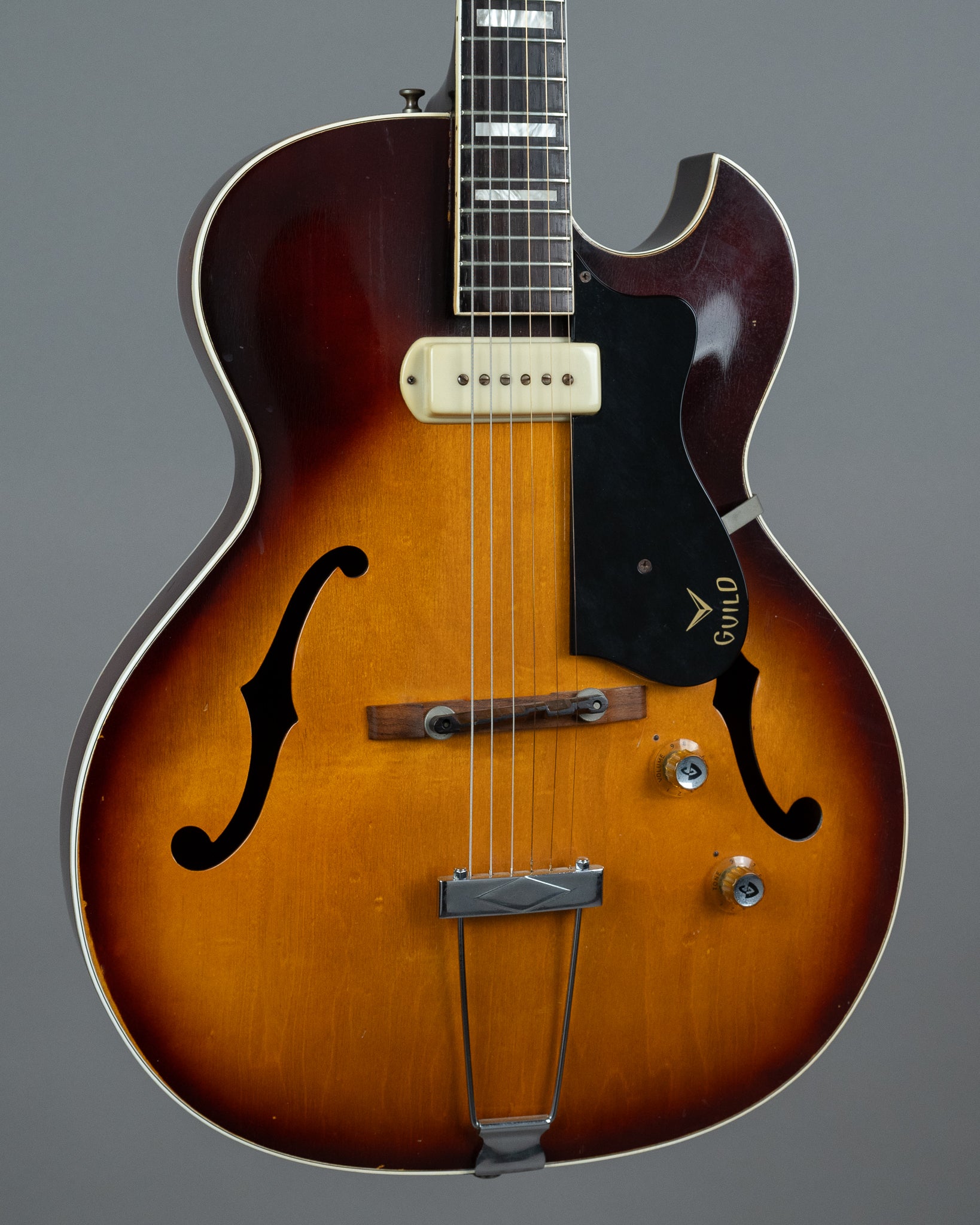 1961 Guild CE-100 Capri (USA, Sunburst, Gig Bag)