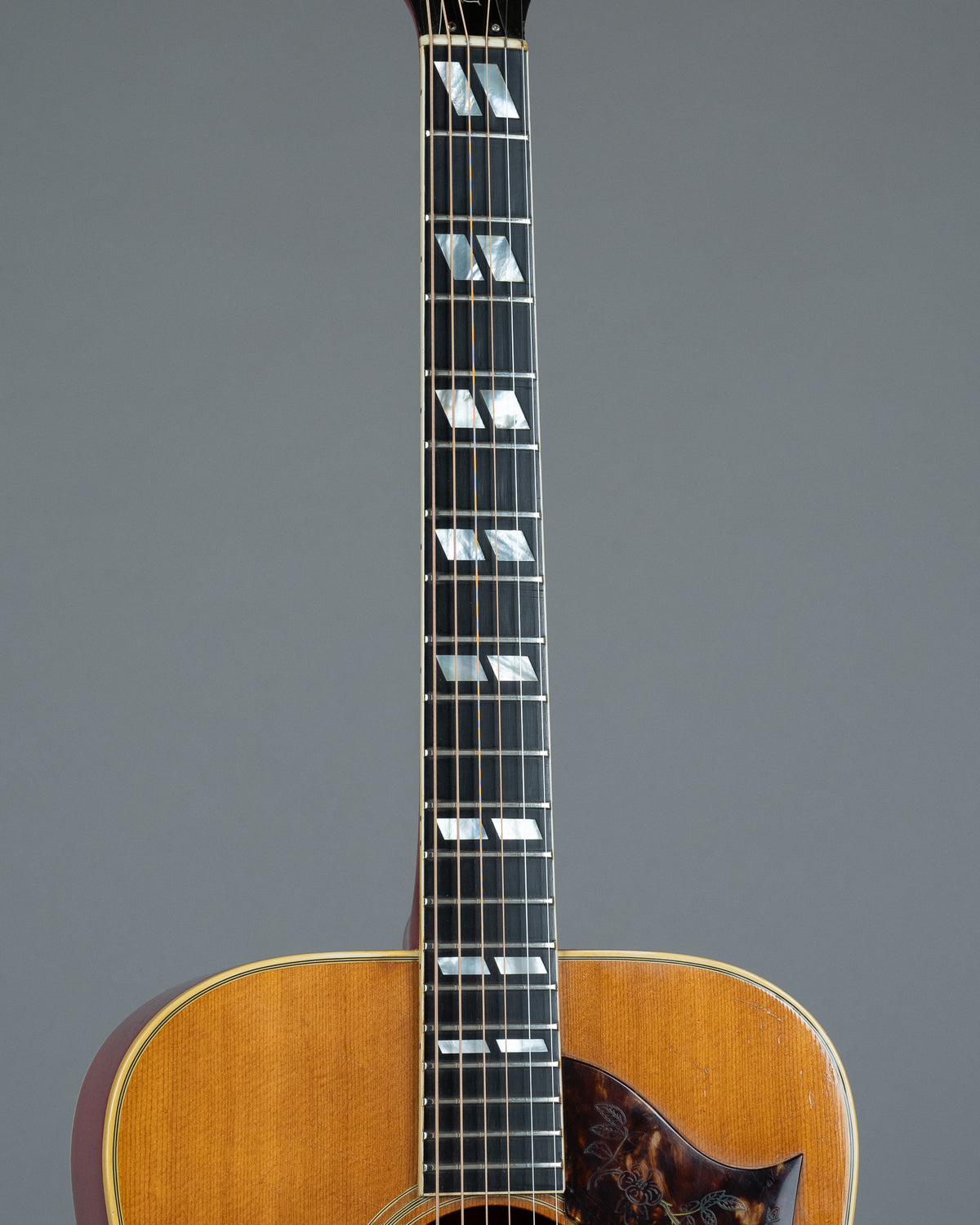 1974 Gibson Dove Custom (USA, Cherry Sunburst, HSC)