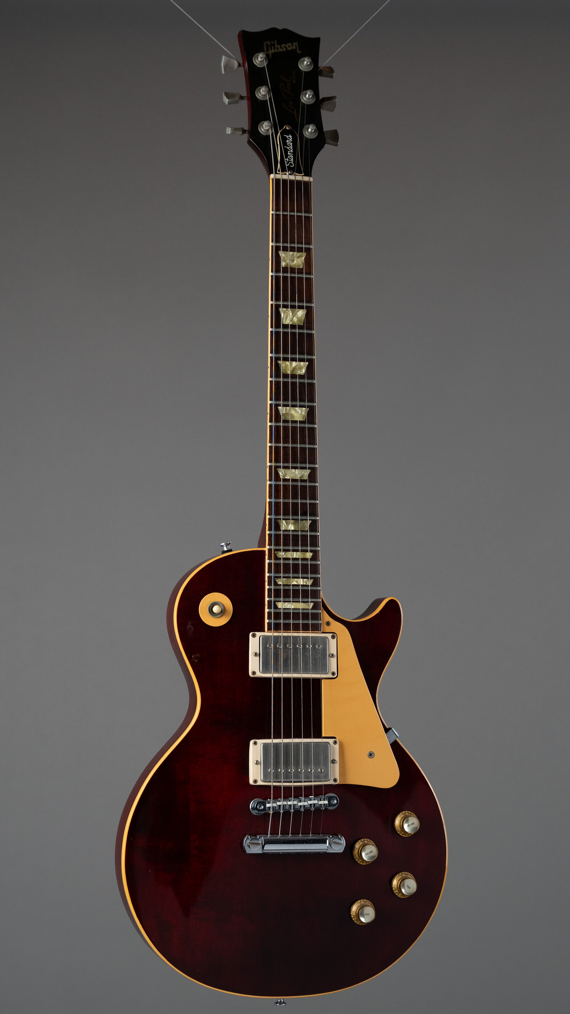 1977 Gibson Les Paul Standard (USA, Wine Red, Chainsaw Case)