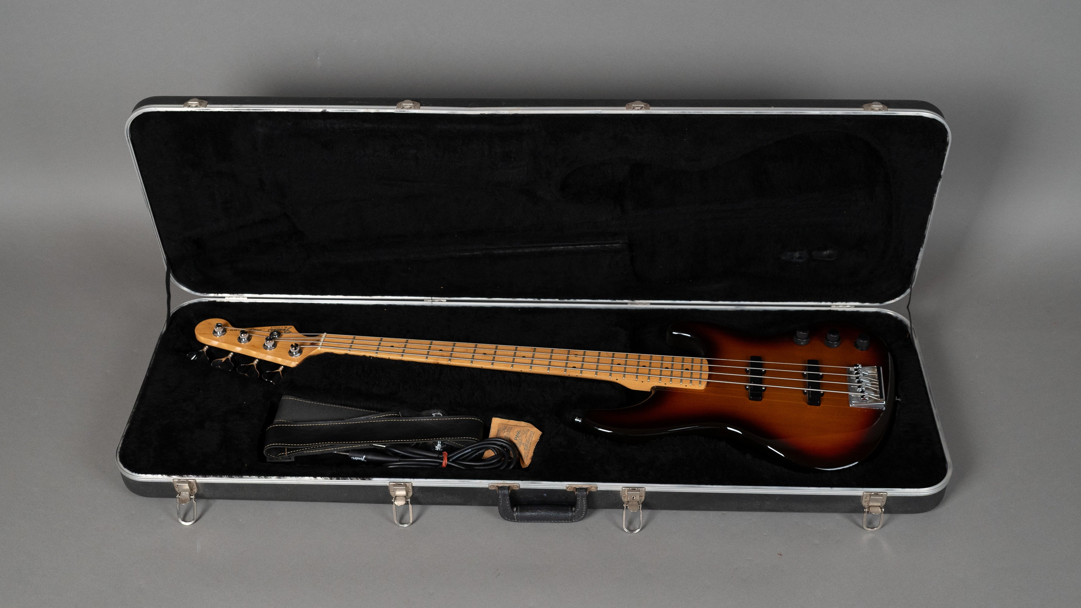 1990 Fender Standard Jazz Bass Longhorn (USA, Sunburst, OHSC)