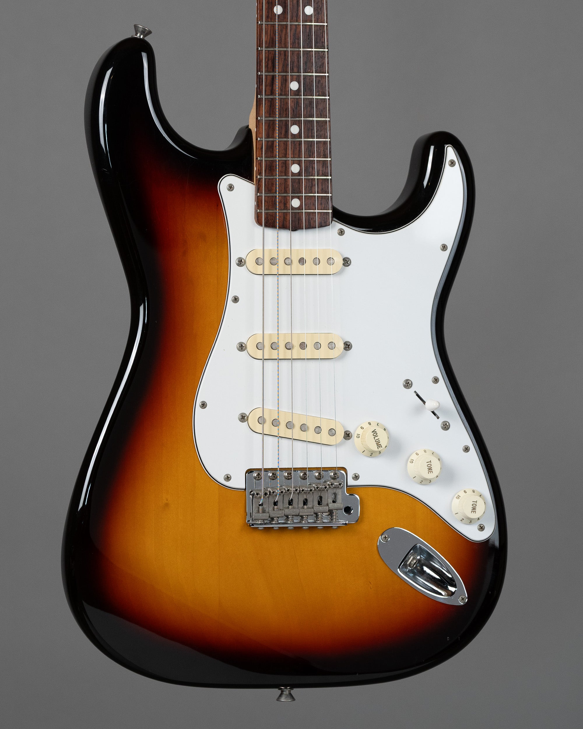 2014 Fender Standard Series Stratocaster (Japan, Sunburst)