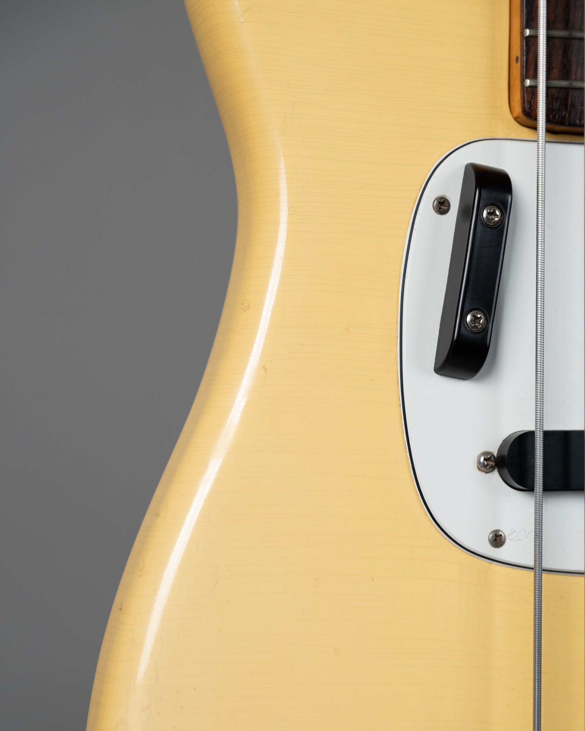 1975 Fender Musicmaster Bass (USA, Olympic White)