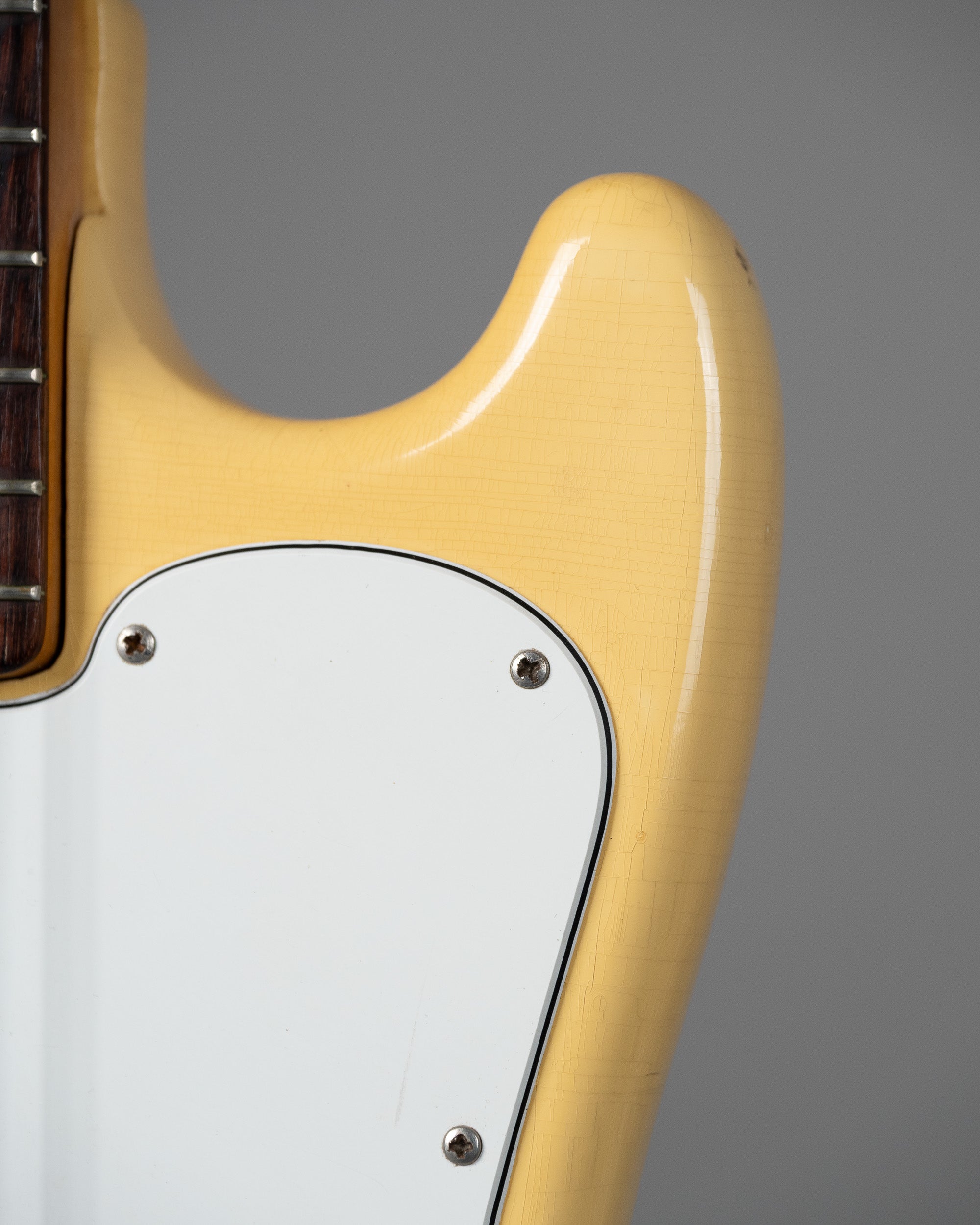 1975 Fender Musicmaster Bass (USA, Olympic White)