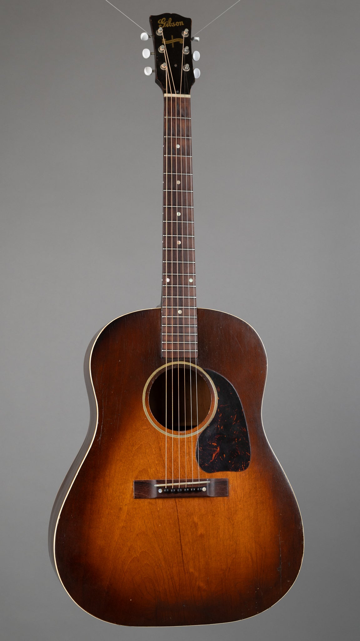 c1942 Gibson J-45 Banner (USA, Non Truss Rod Model, Sunburst, HSC)