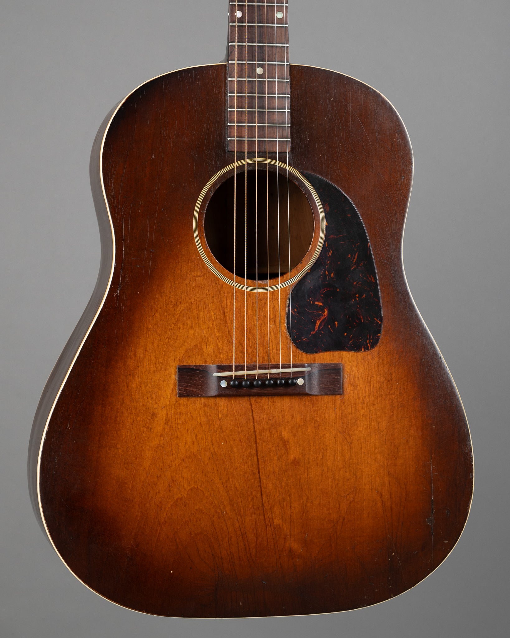 c1942 Gibson J-45 Banner (USA, Non Truss Rod Model, Sunburst, HSC)