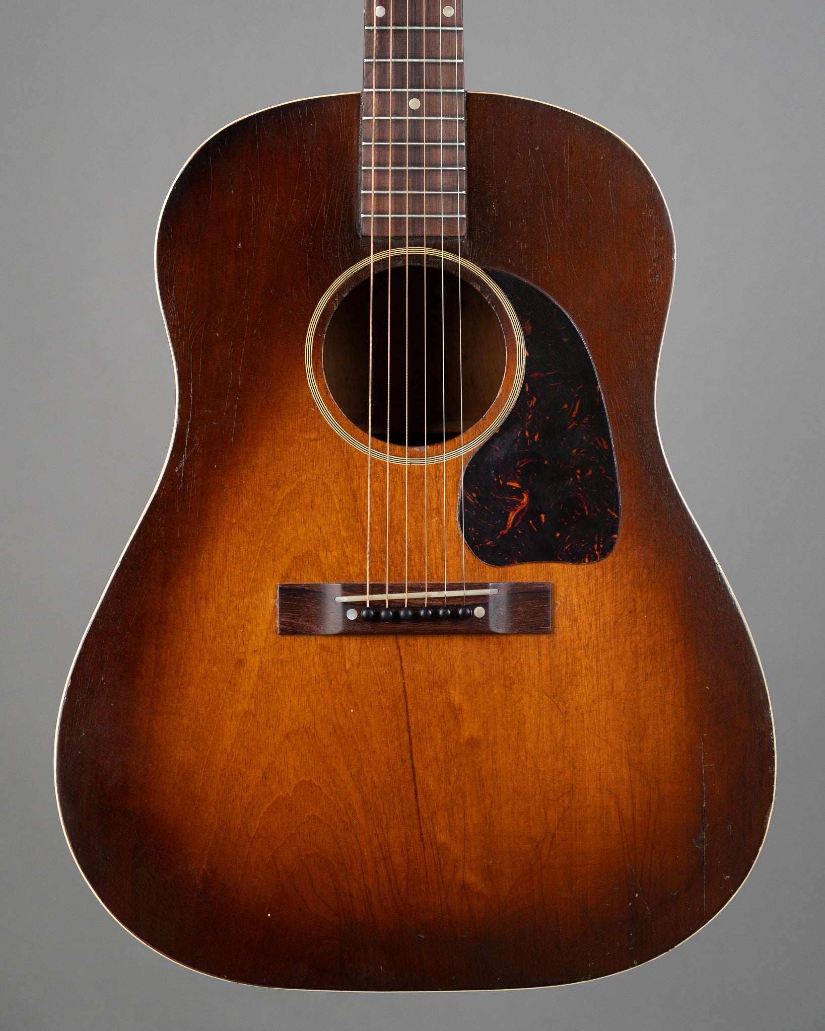 c1942 Gibson J-45 Banner (USA, Non Truss Rod Model, Sunburst, HSC)