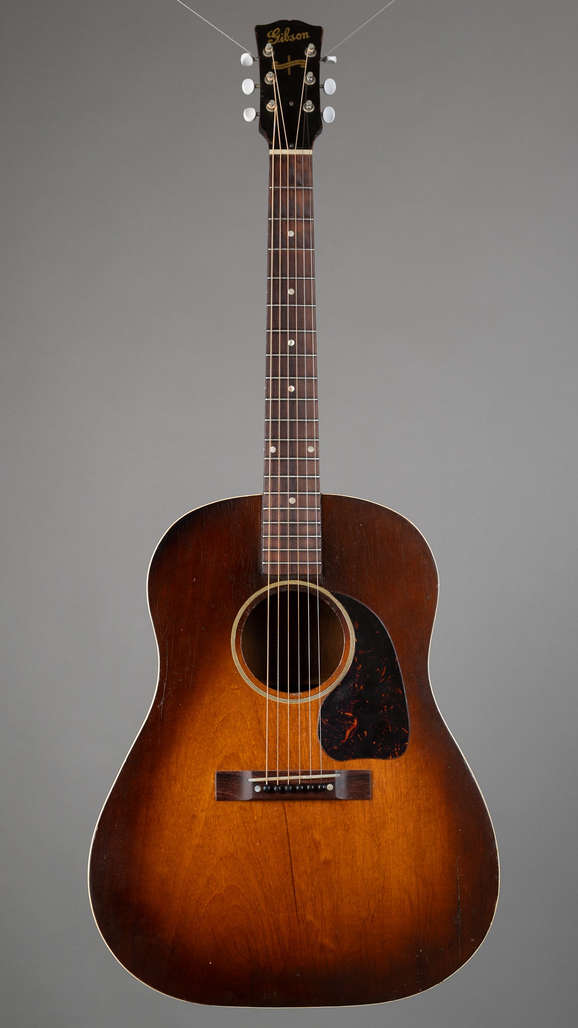 c1942 Gibson J-45 Banner (USA, Non Truss Rod Model, Sunburst, HSC)