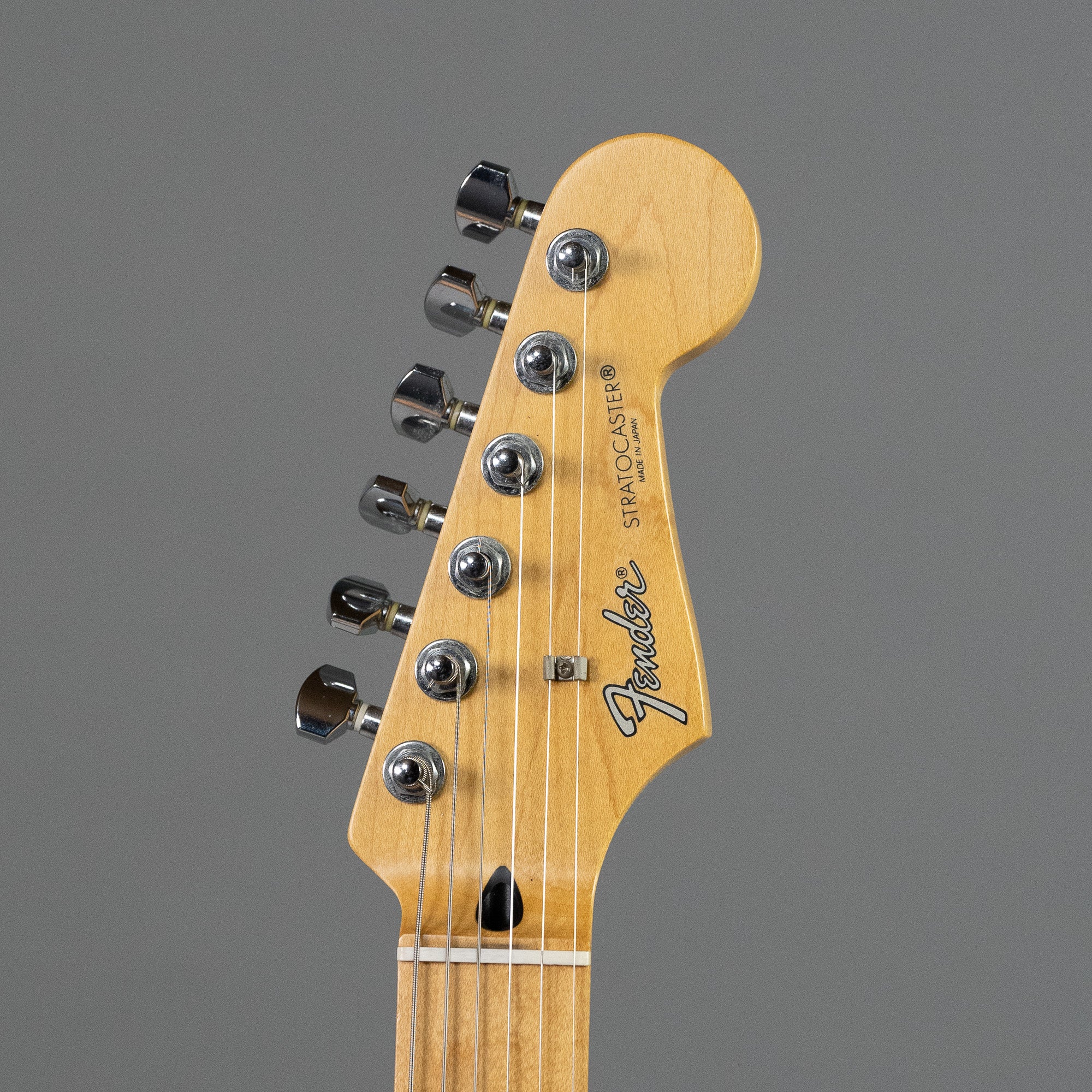 1994 Fender Stratocaster (Japan, Maple Neck, Sunburst SN R026732)