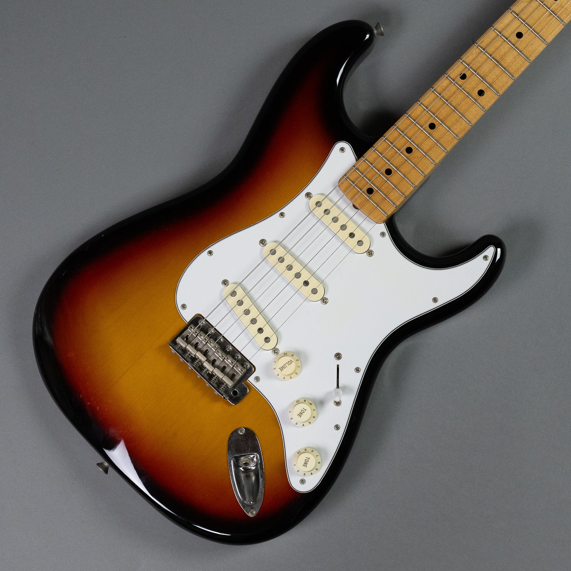 1994 Fender Stratocaster (Japan, Maple Neck, Sunburst SN R026732)