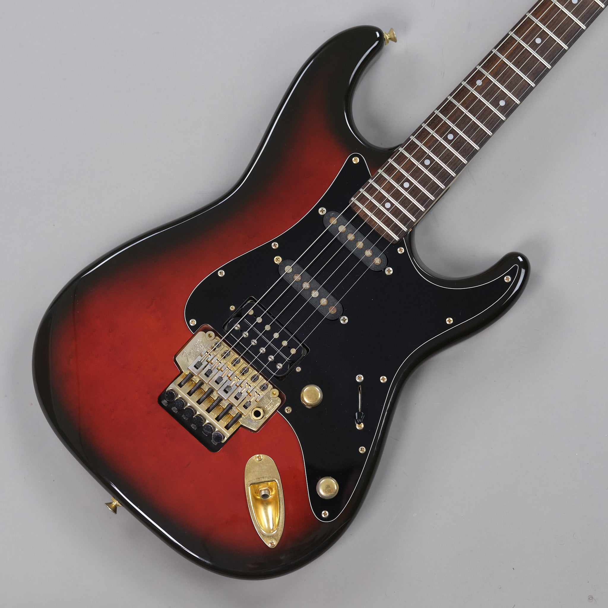 希少】Fender Japan STR-75 Stratocaster 黒/紫 - エレキギター