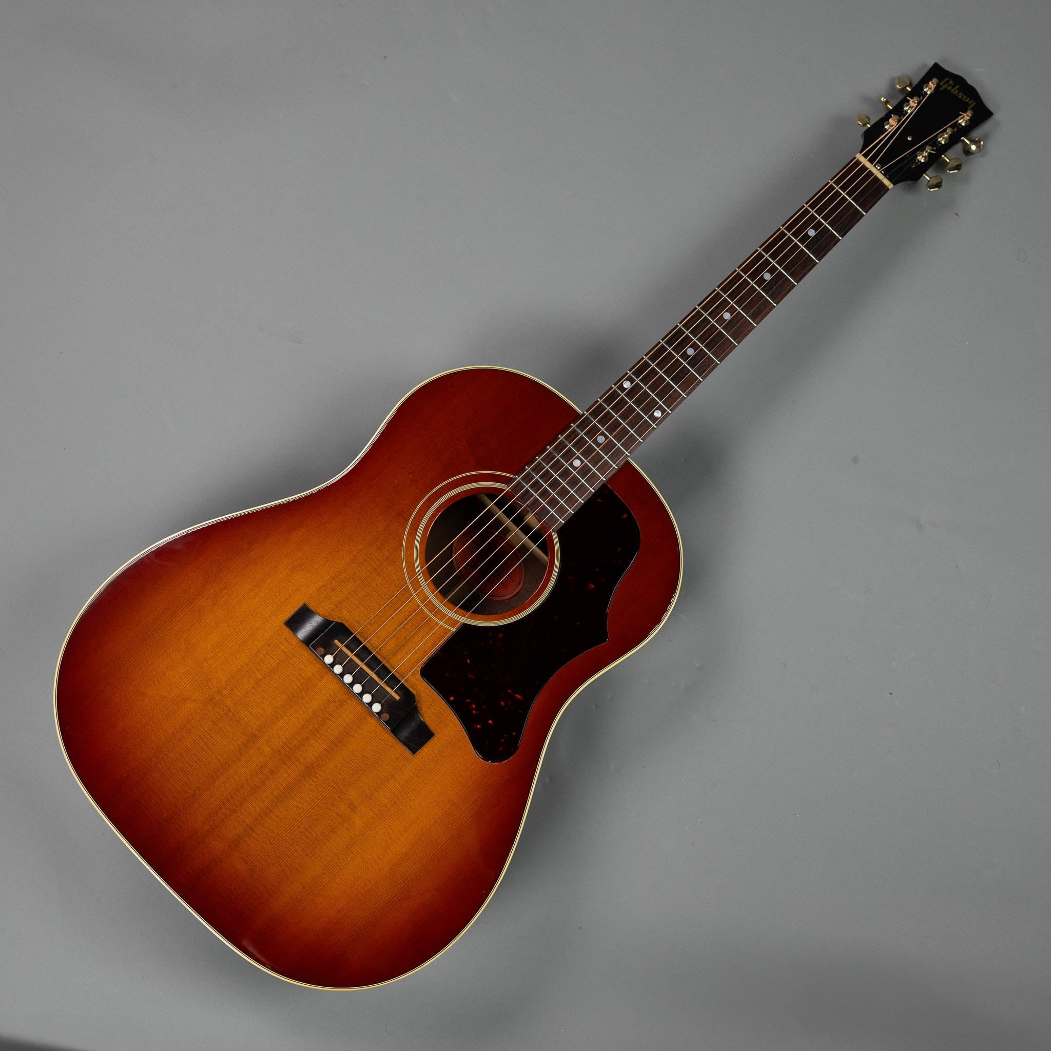 1999 Gibson J-45 (USA, Heritage Cherry Sunburst, Pickup, HSC)