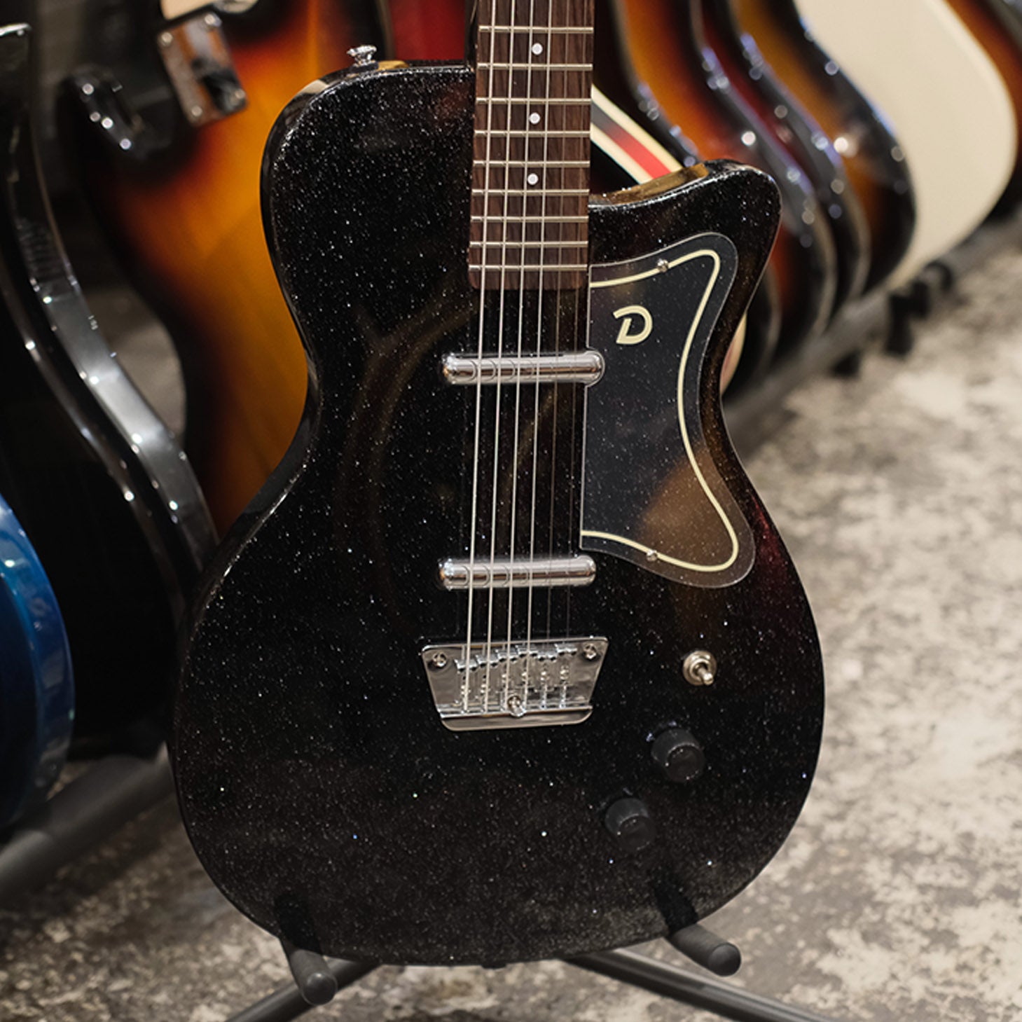 Danelectro 56 deals baritone black sparkle