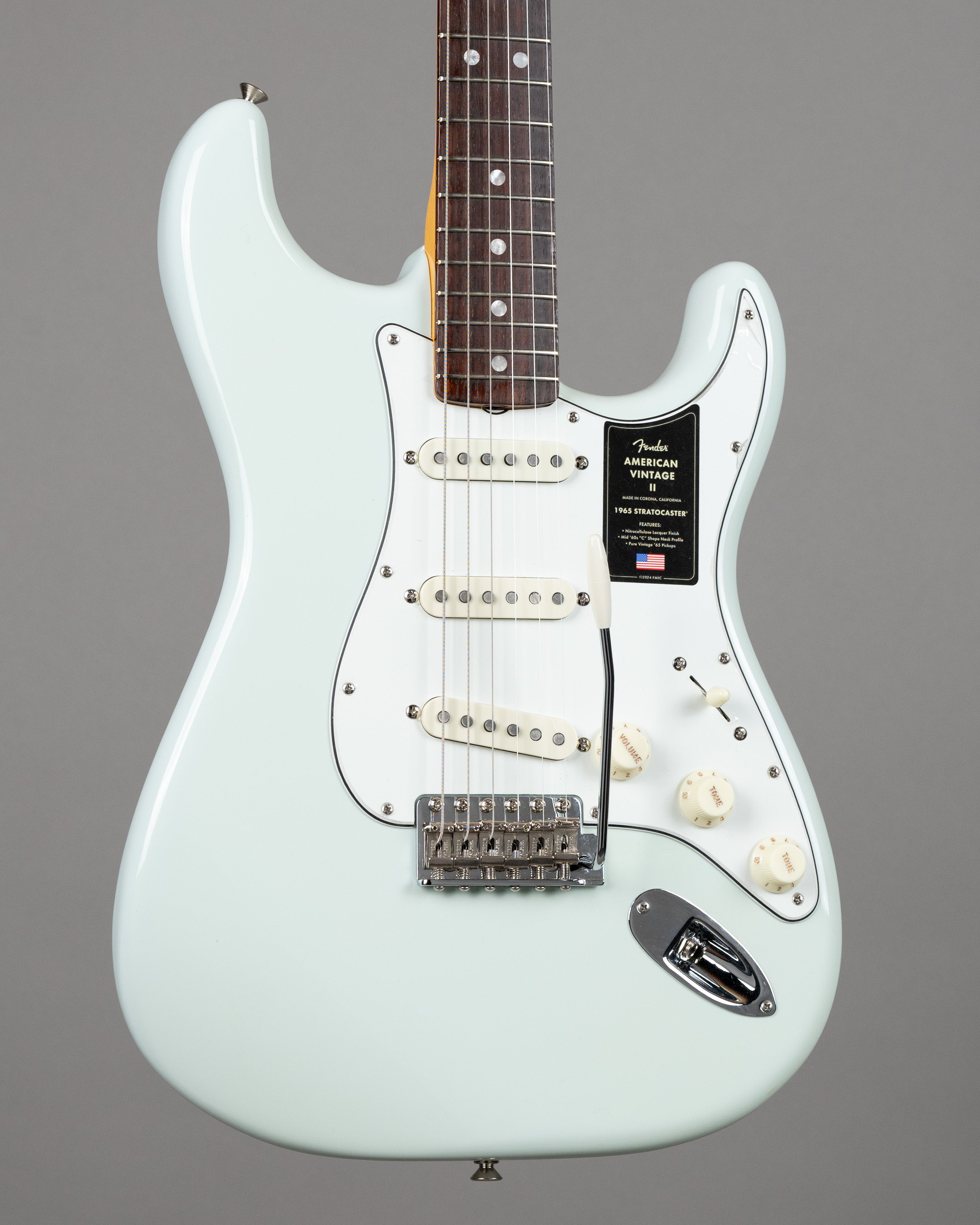 **Fender American Vintage II 1965 Stratocaster (Round-Lam Rosewood Fingerboard, Sonic Blue)** EX DEMO