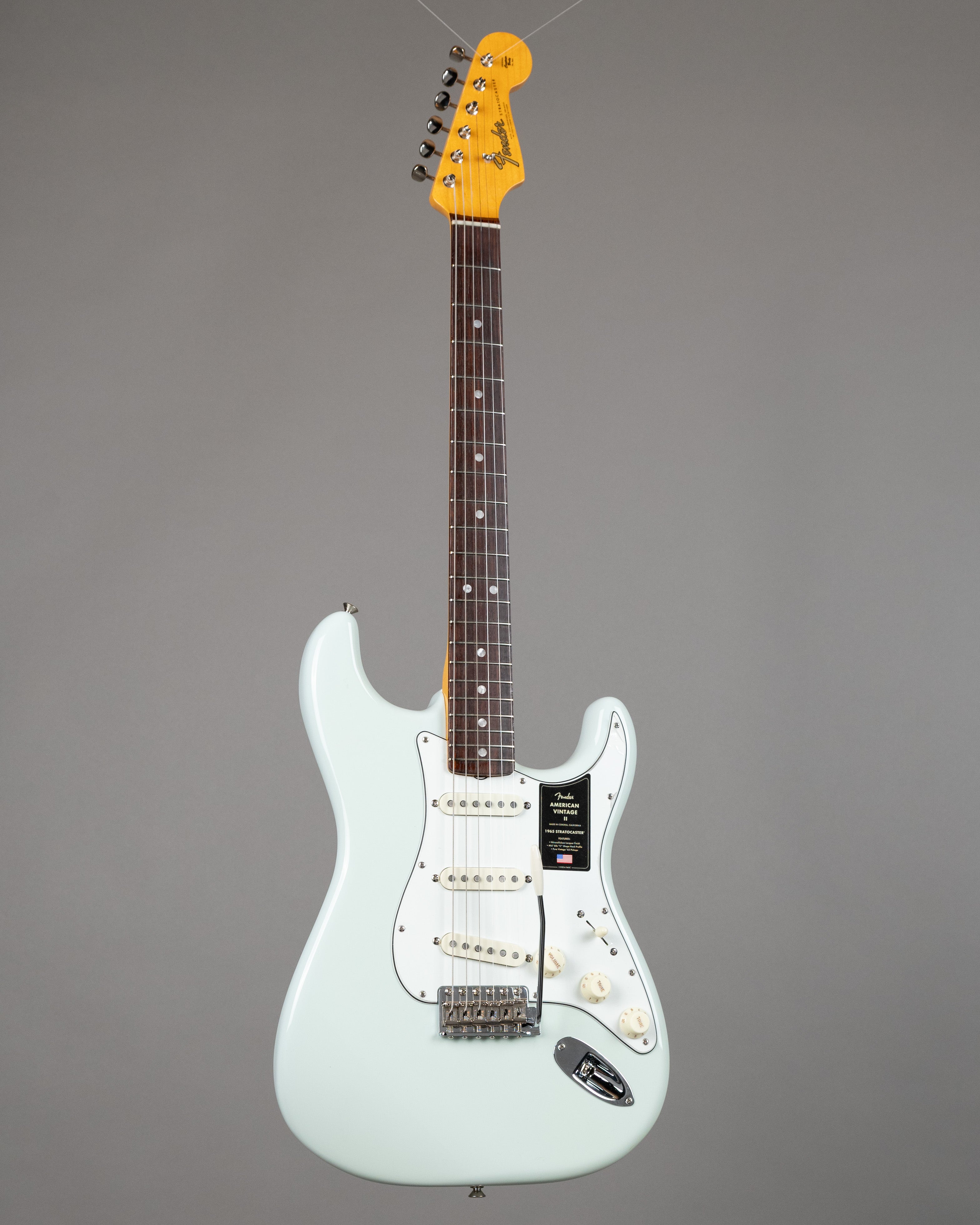 **Fender American Vintage II 1965 Stratocaster (Round-Lam Rosewood Fingerboard, Sonic Blue)** EX DEMO