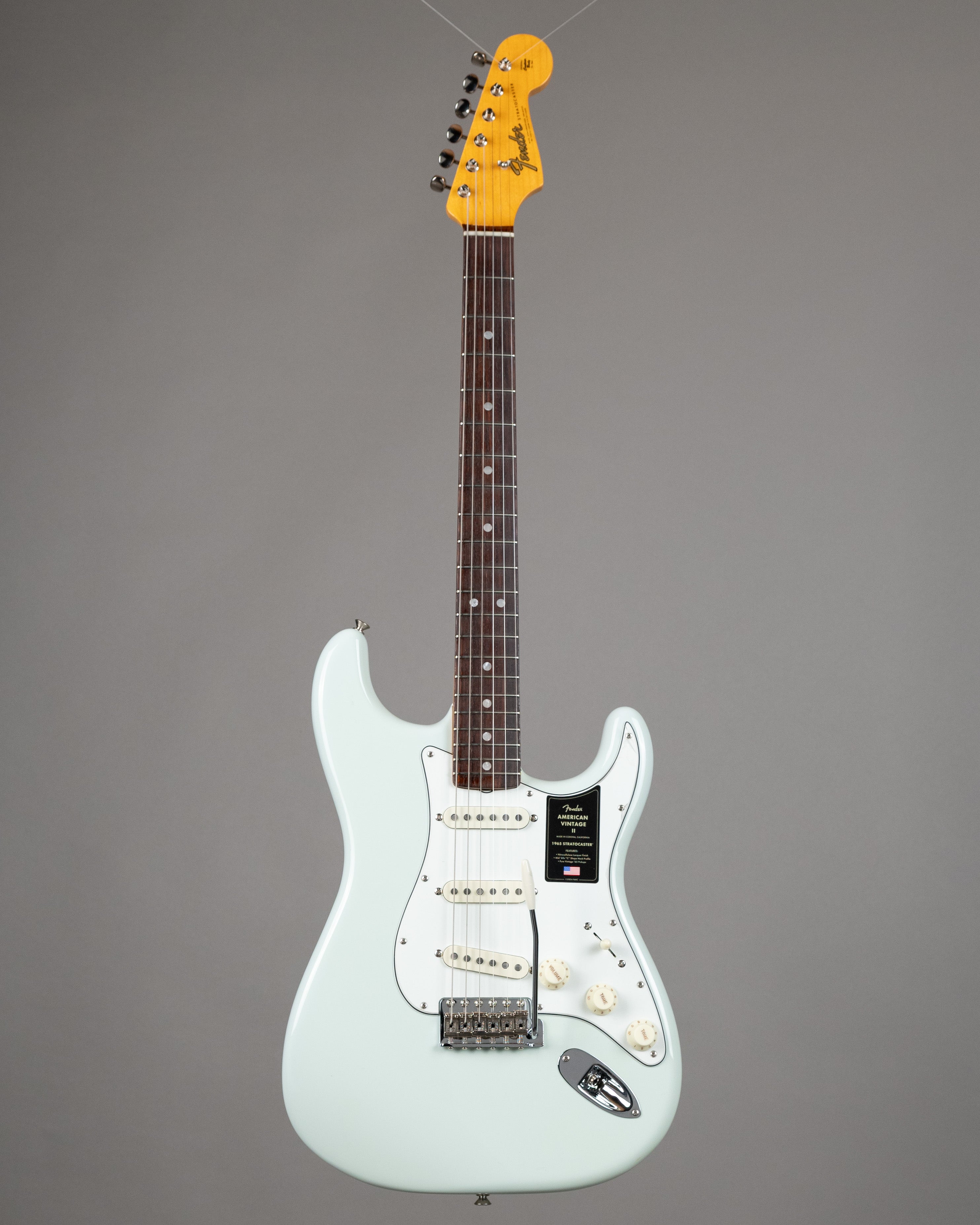**Fender American Vintage II 1965 Stratocaster (Round-Lam Rosewood Fingerboard, Sonic Blue)** EX DEMO