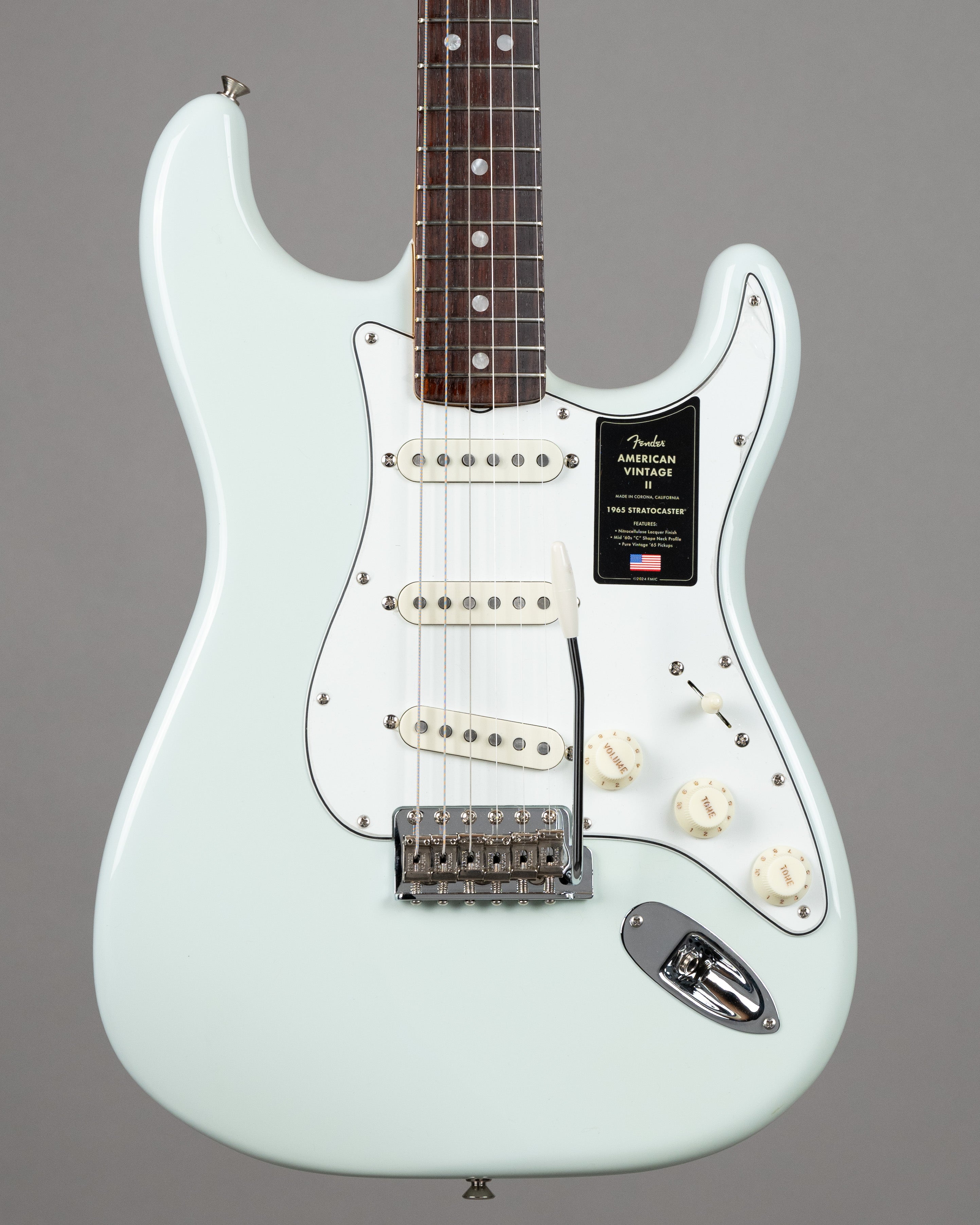 **Fender American Vintage II 1965 Stratocaster (Round-Lam Rosewood Fingerboard, Sonic Blue)** EX DEMO