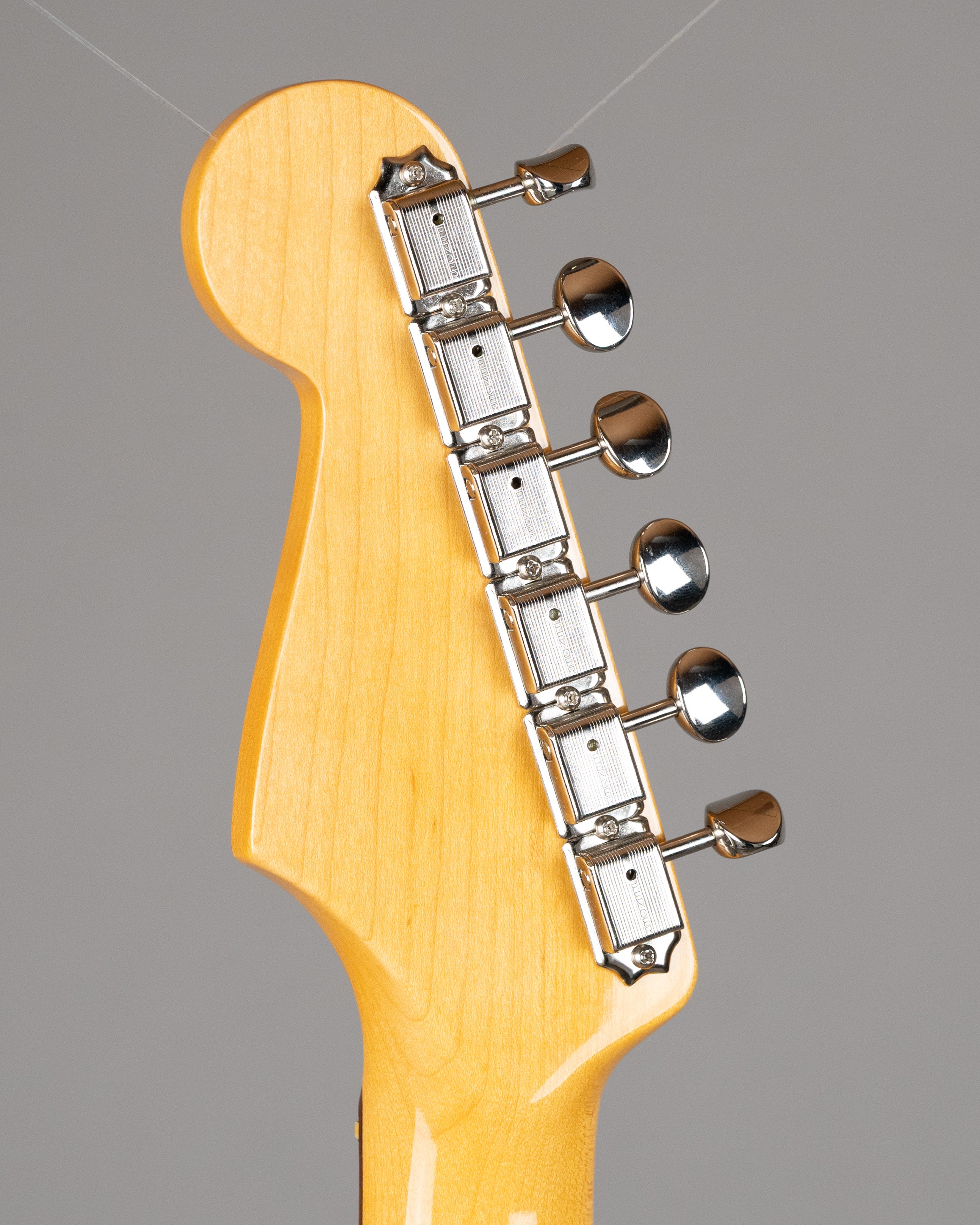 **Fender American Vintage II 1965 Stratocaster (Round-Lam Rosewood Fingerboard, Sonic Blue)** EX DEMO