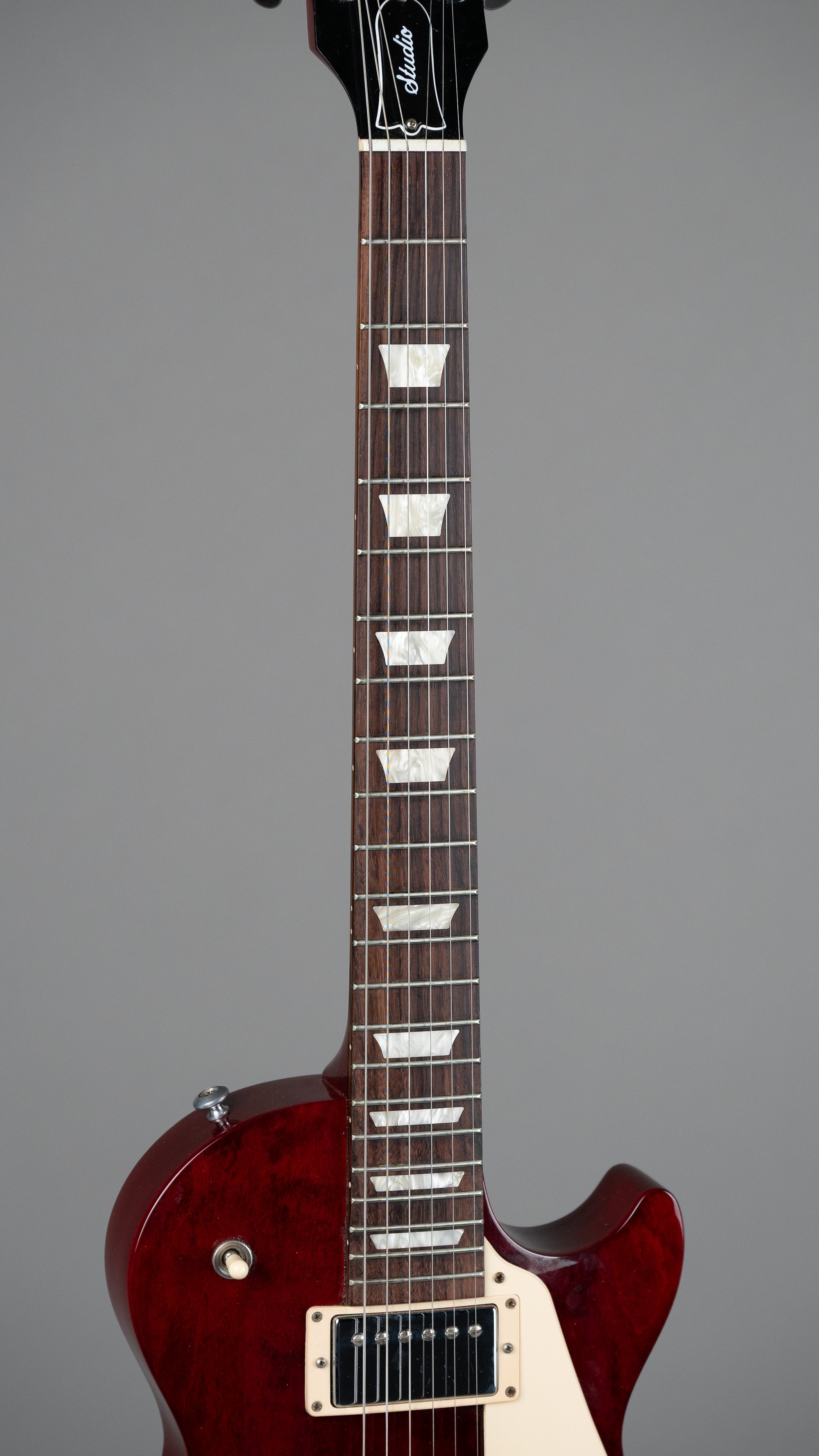 2017 Gibson Les Paul Studio (USA, Cherry, OHSC)