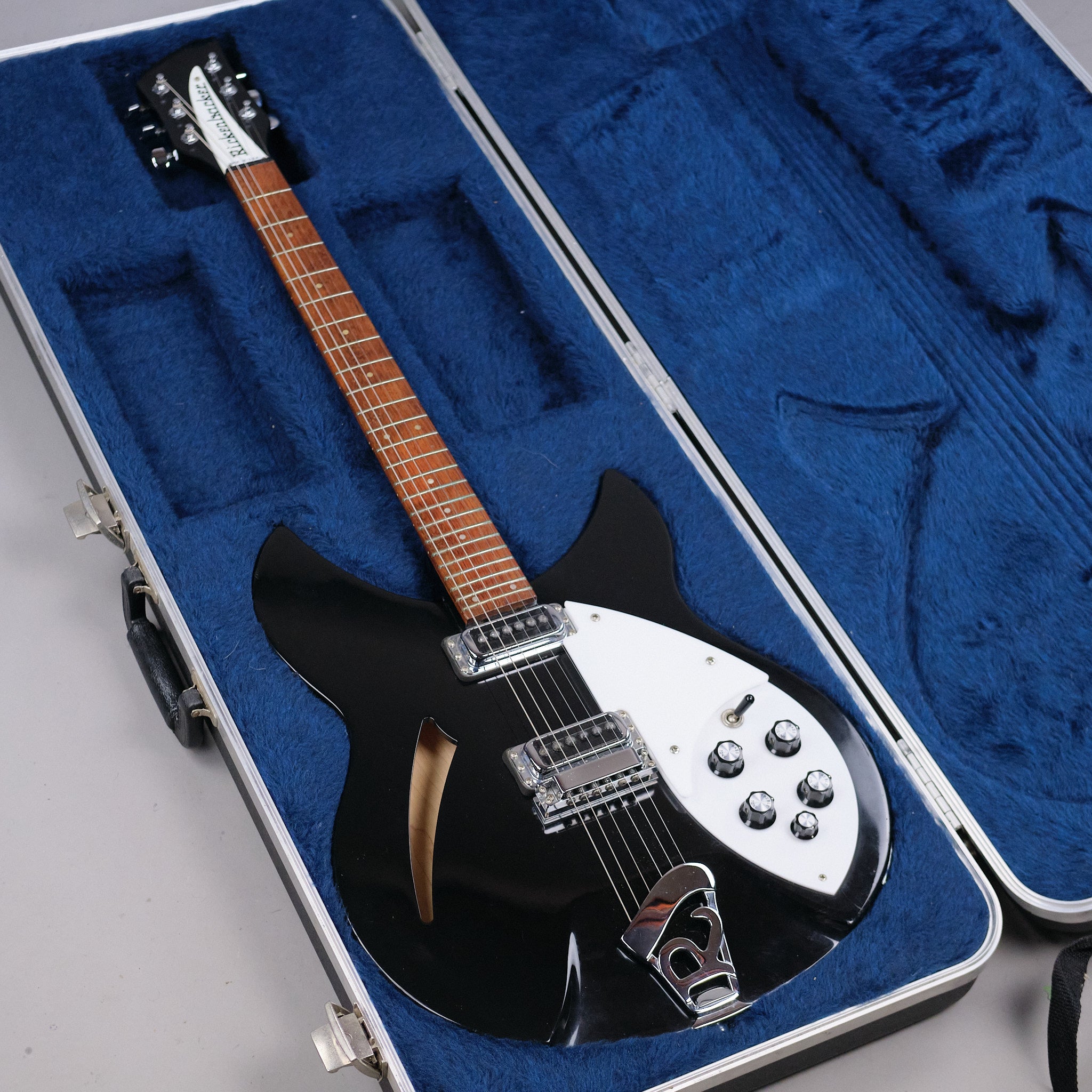 2001 Rickenbacker 330 (USA, Jetglo, OHSC)