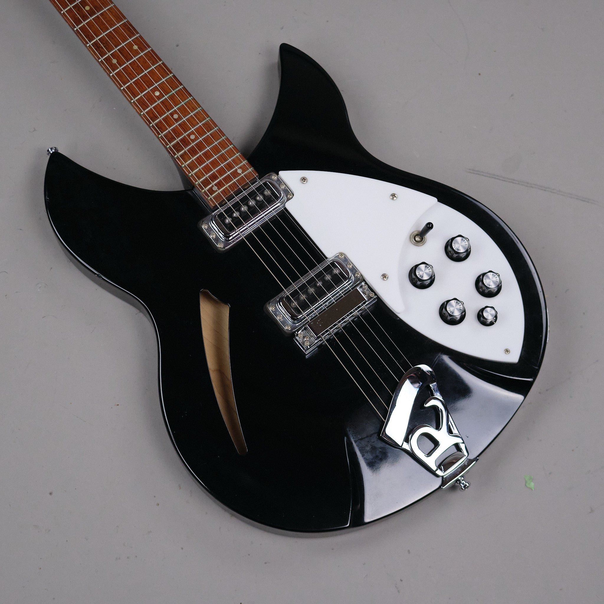 2001 Rickenbacker 330 (USA, Jetglo, OHSC)