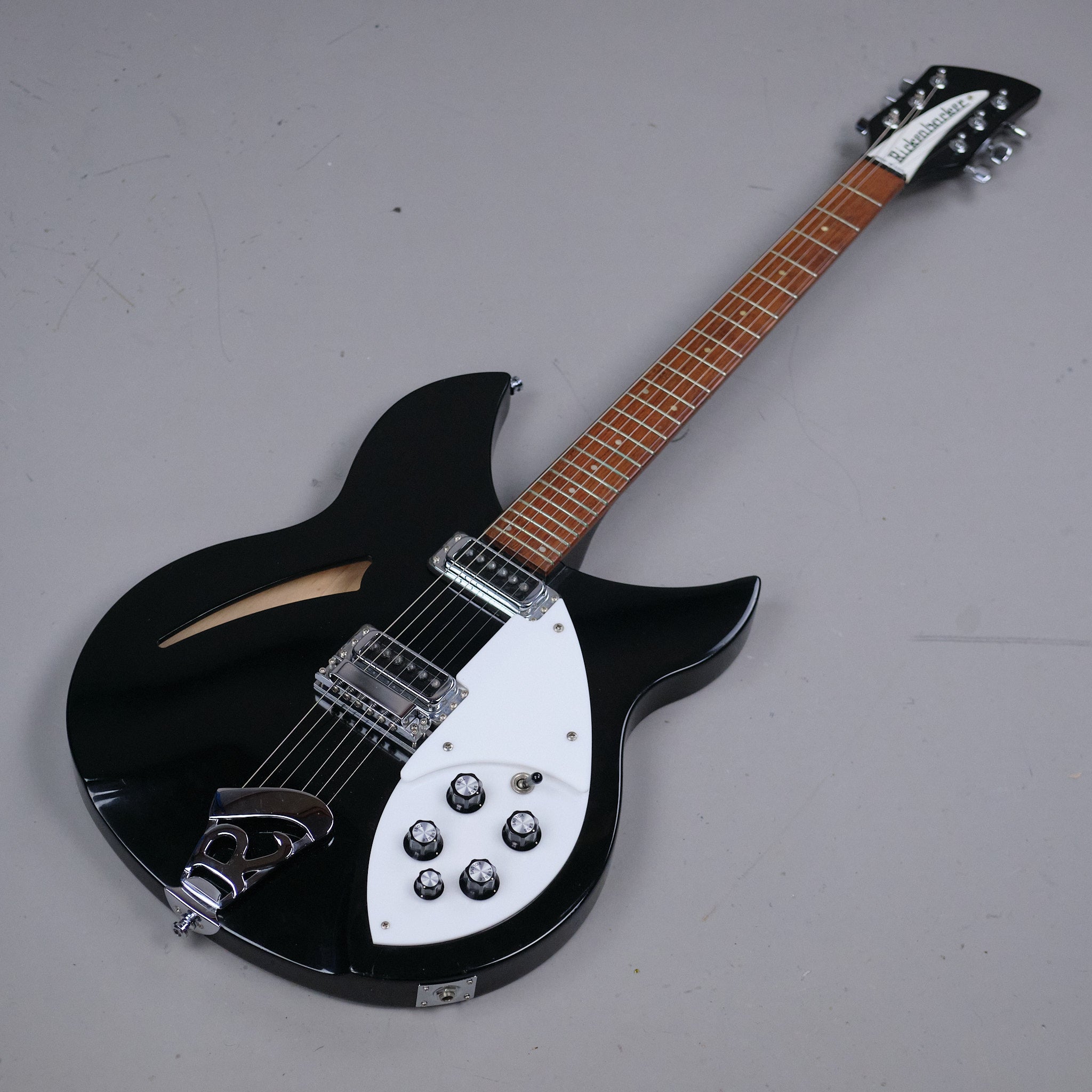 2001 Rickenbacker 330 (USA, Jetglo, OHSC)