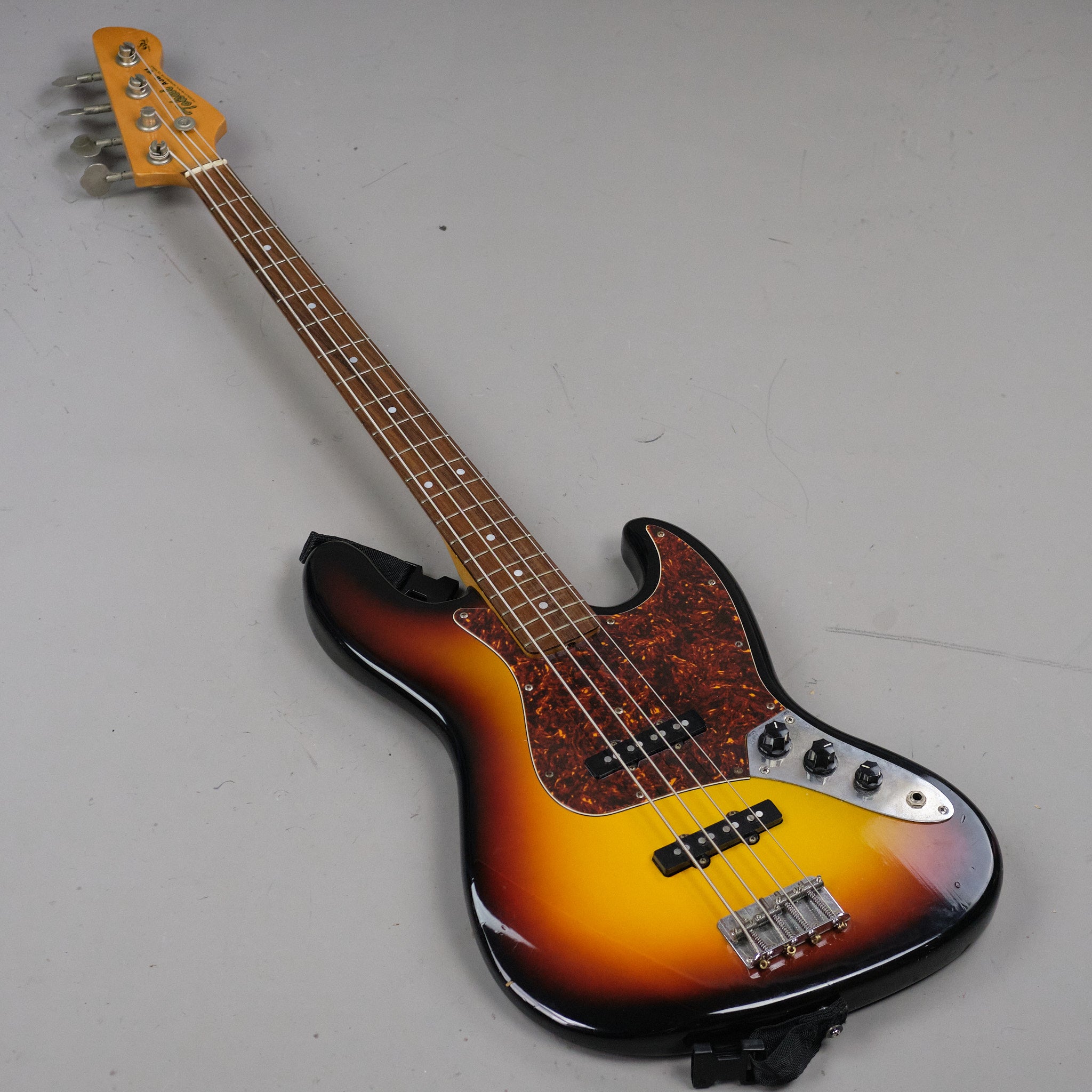 1986 Tokai Jazz Bass (Japan, Sunburst)