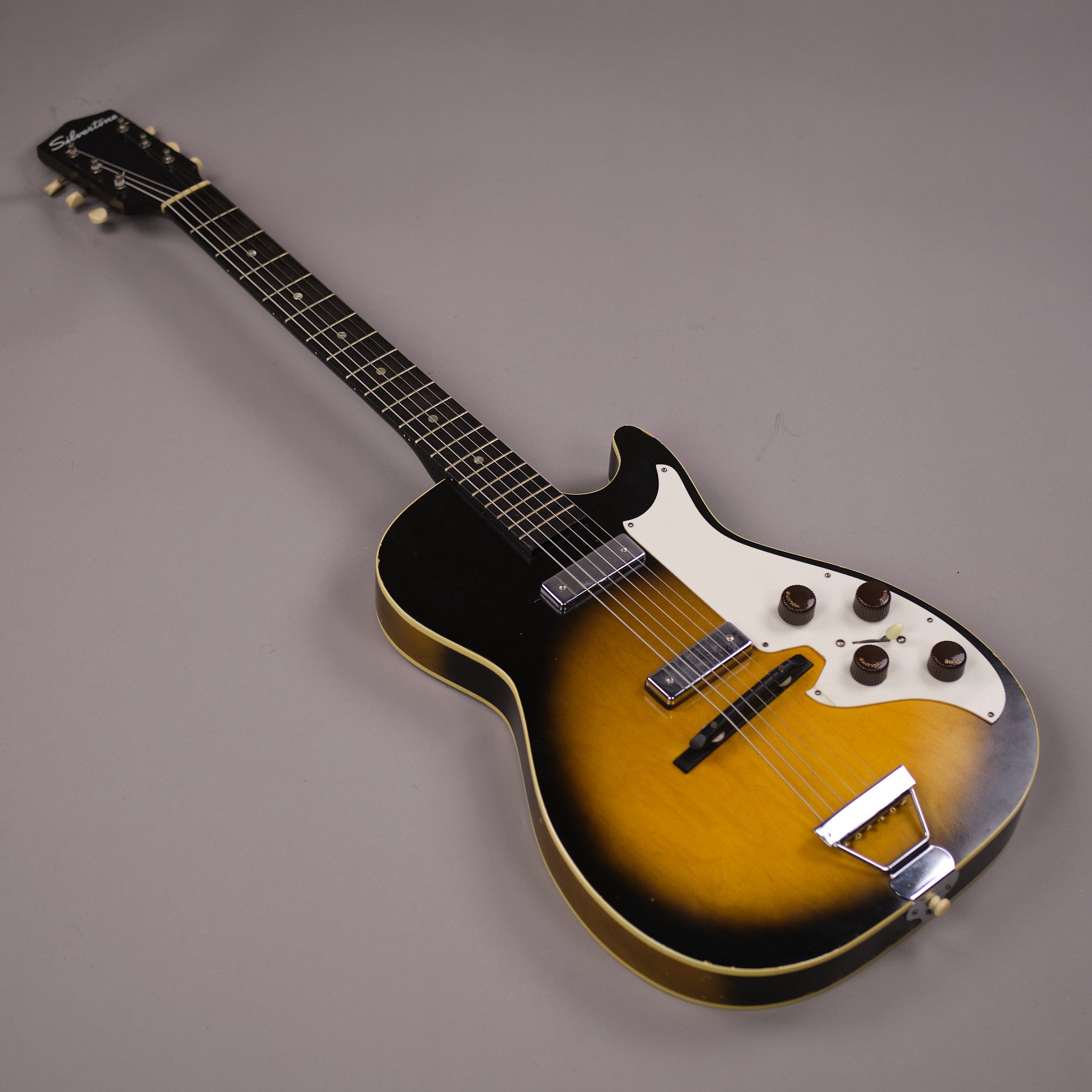 1960 Silvertone 1421 Stratotone (USA, Sunburst, HSC)