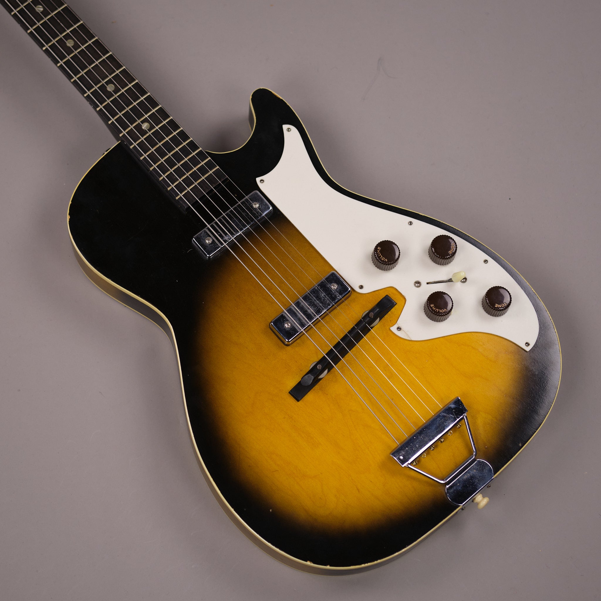 1960 Silvertone 1421 Stratotone (USA, Sunburst, HSC)