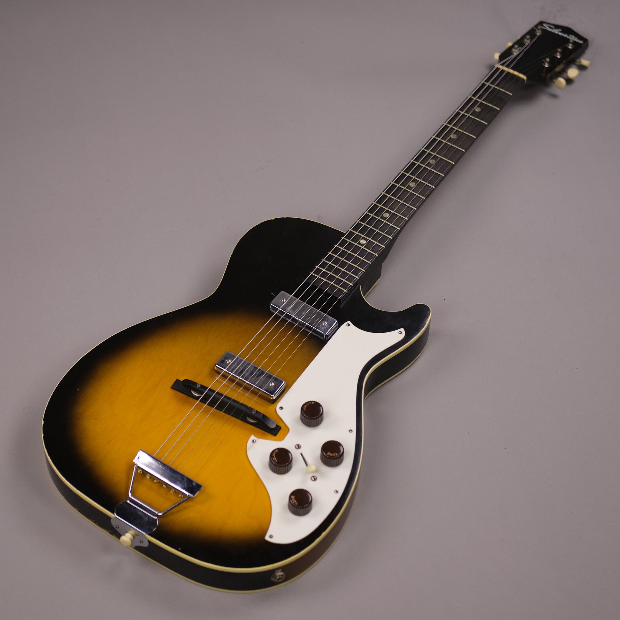 1960 Silvertone 1421 Stratotone (USA, Sunburst, HSC)