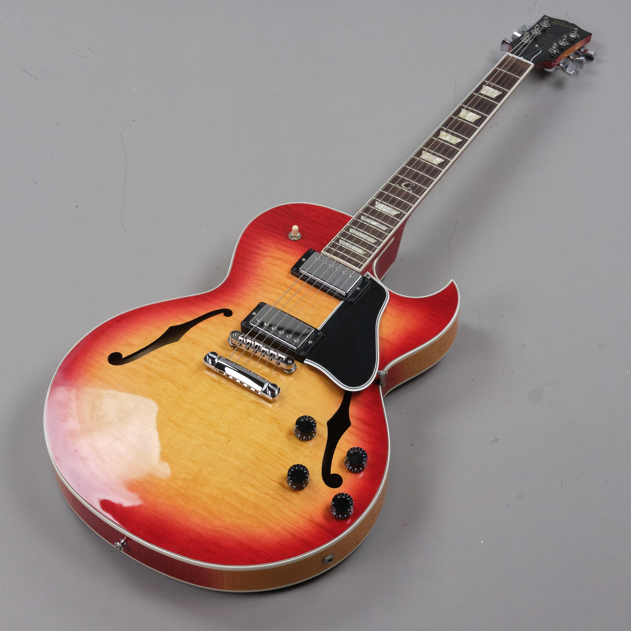 2010 Gibson ES137 Classic (USA, Cherry Sunburst, OHSC)