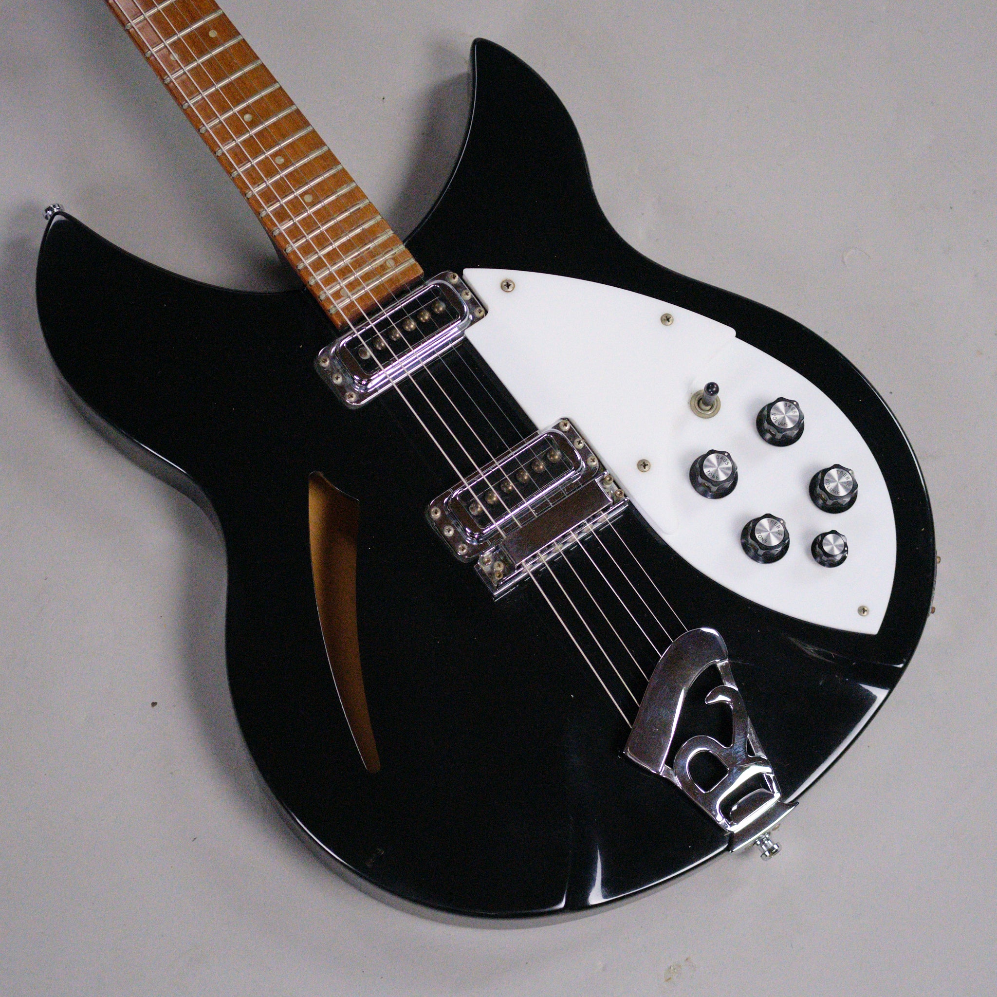 1996 Rickenbacker 330 (USA, Jetglo, OHSC)