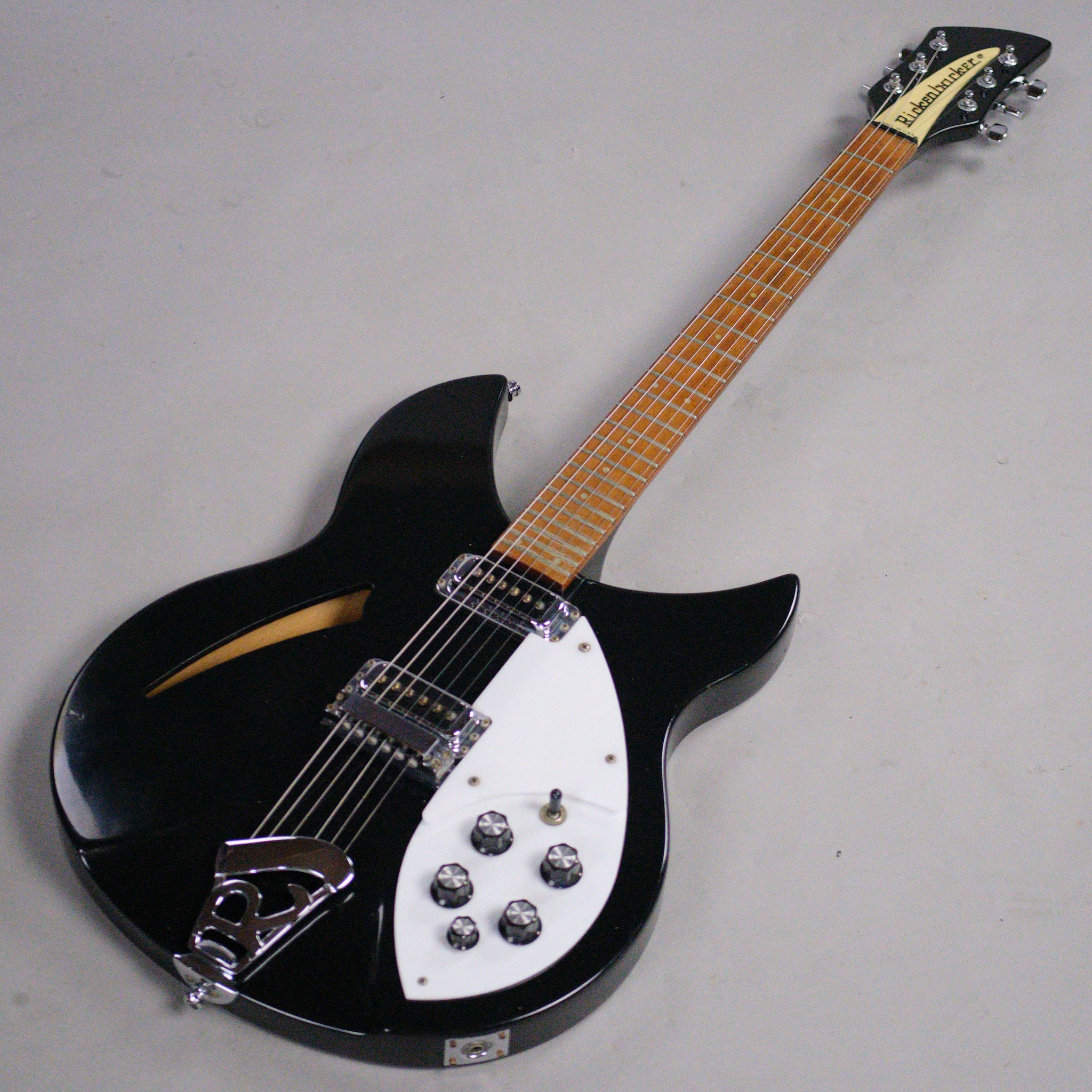 1996 Rickenbacker 330 (USA, Jetglo, OHSC)