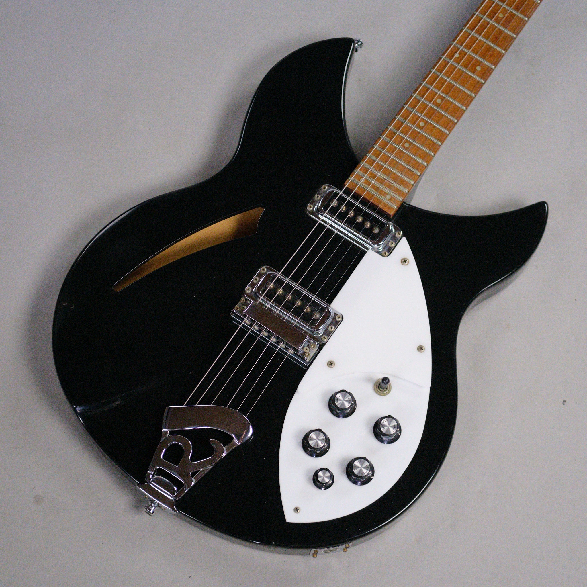 1996 Rickenbacker 330 (USA, Jetglo, OHSC)