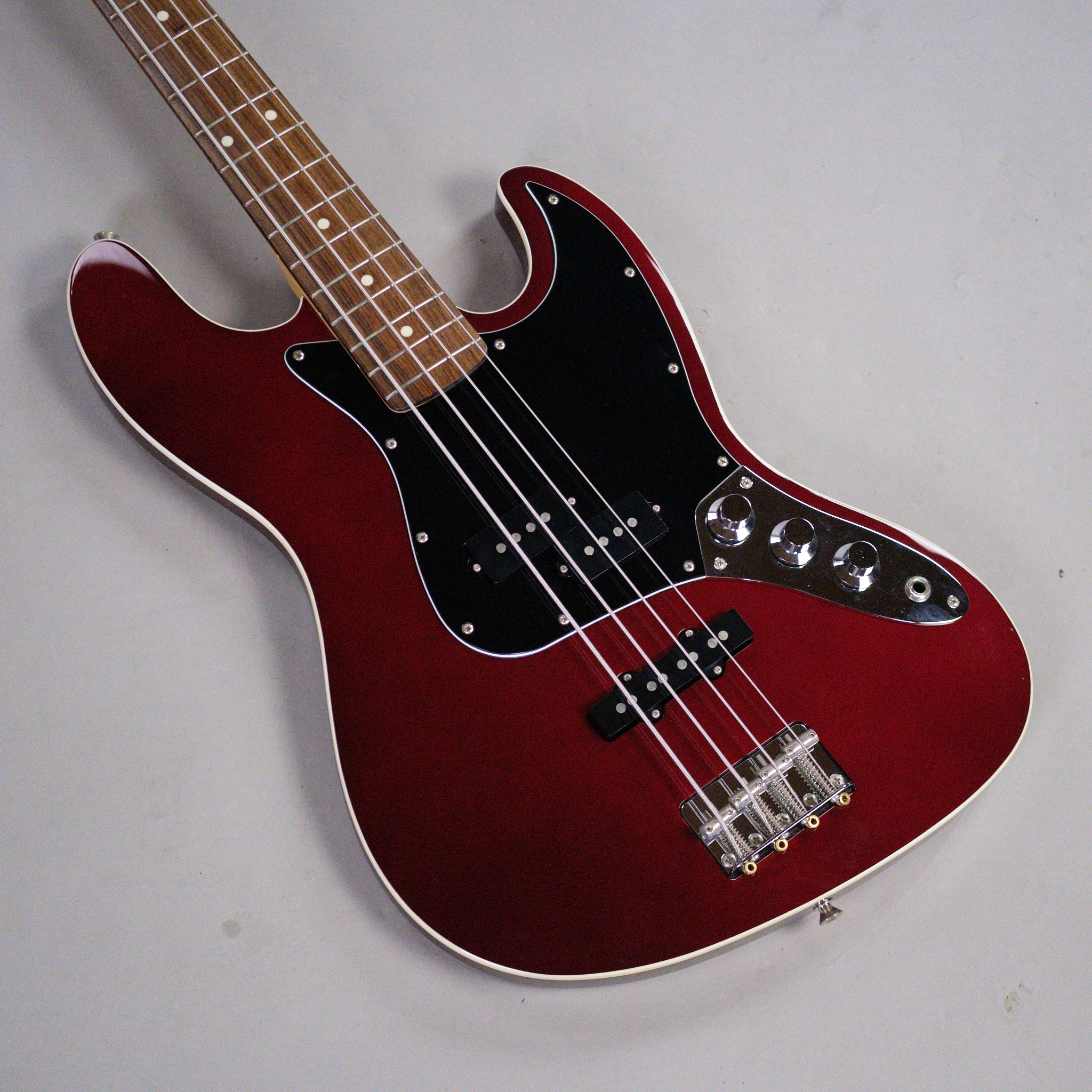 2017 Fender Aerodyne Jazz Bass (Japan, Candy Apple Red)