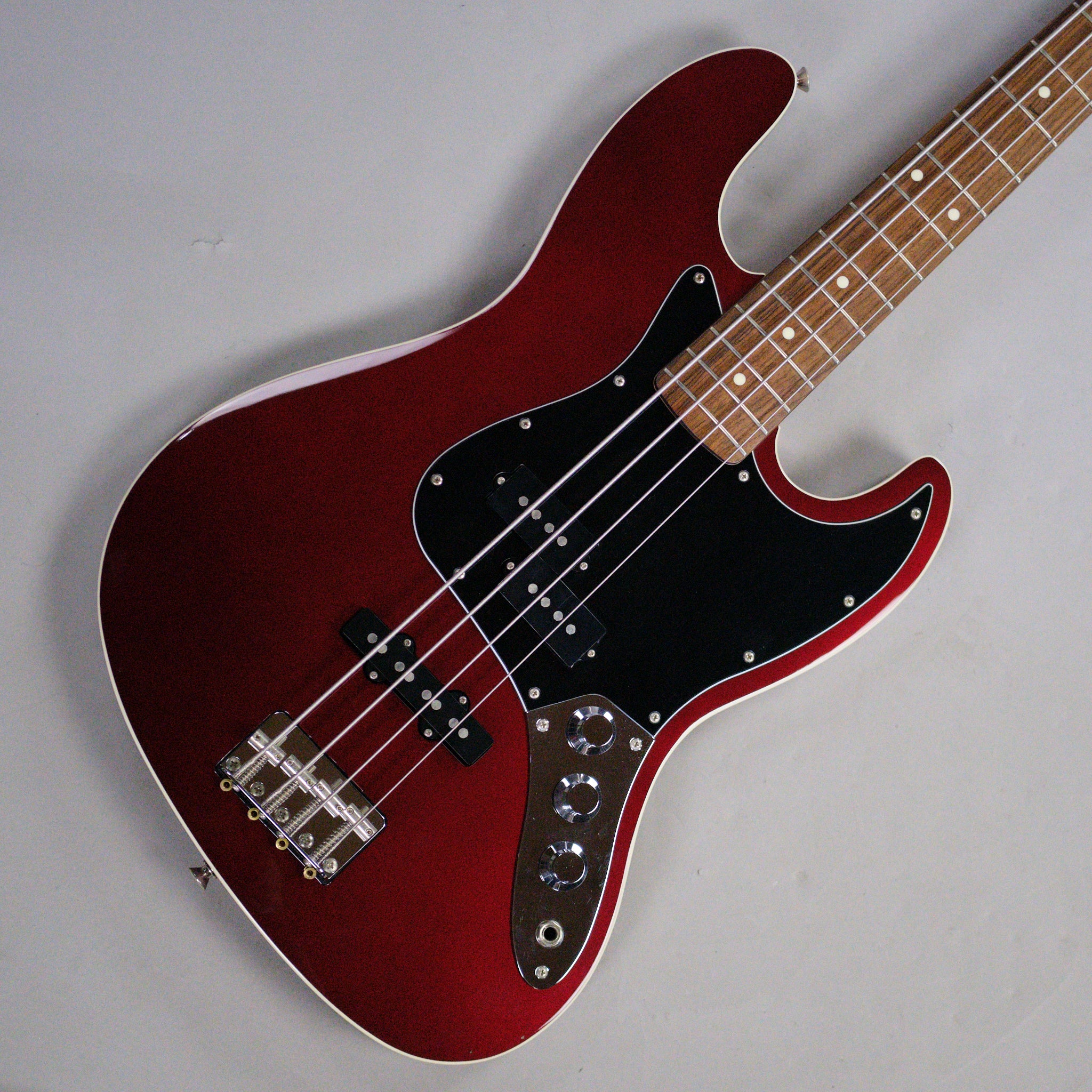 2017 Fender Aerodyne Jazz Bass (Japan, Candy Apple Red)