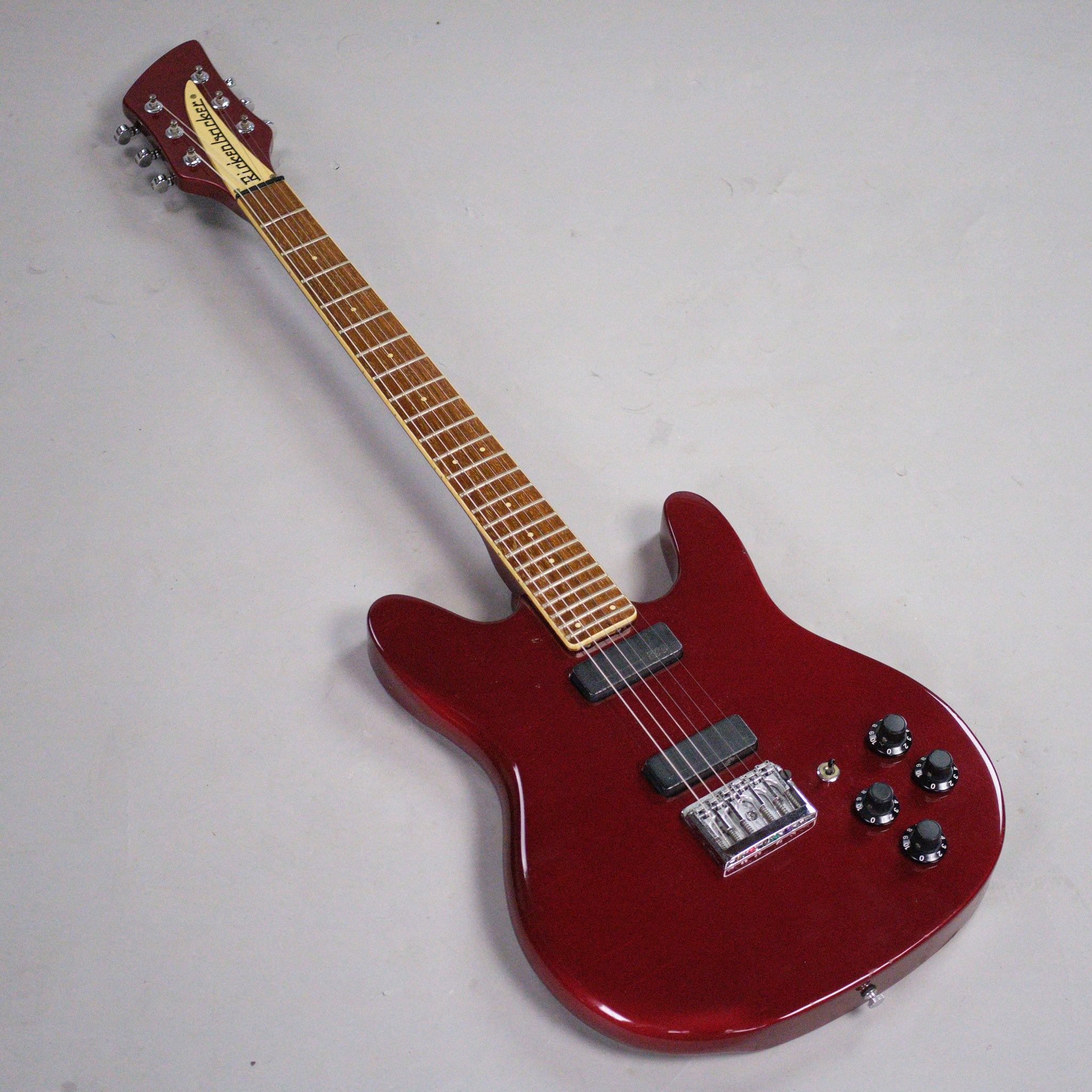 1990 Rickenbacker 230 Hamburg (USA, Burgundyglo, OHSC)