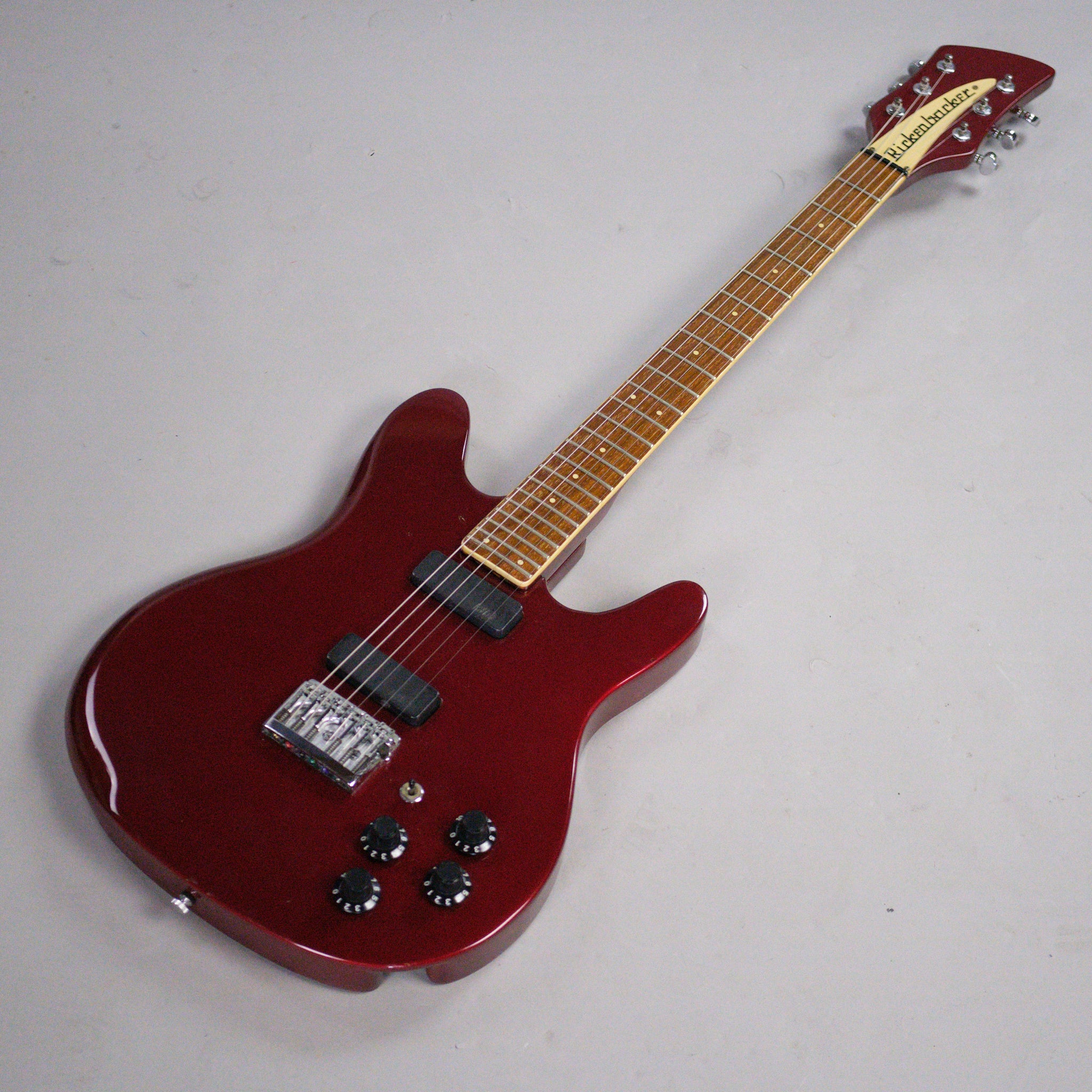 1990 Rickenbacker 230 Hamburg (USA, Burgundyglo, OHSC)