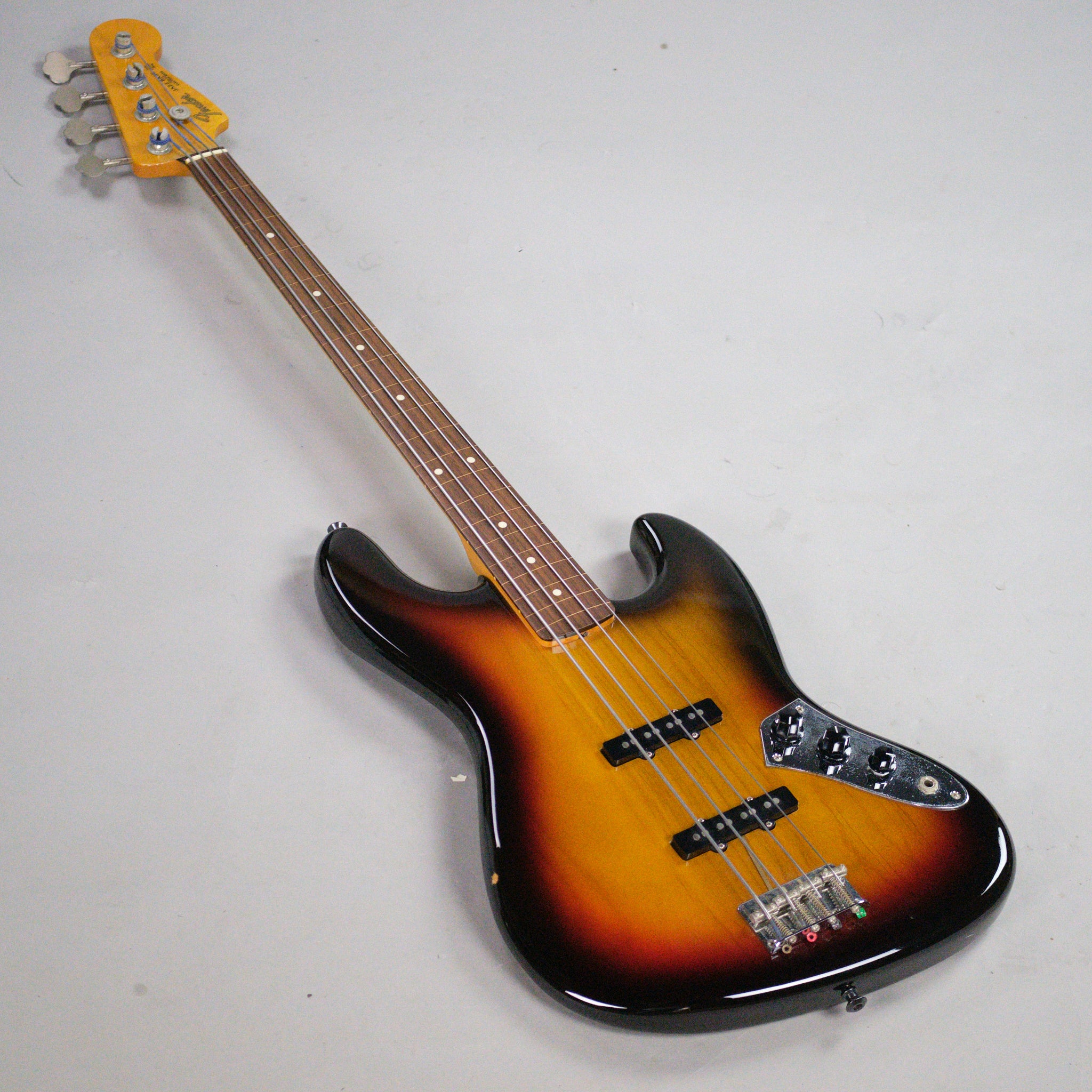 2006 Fender Fretless Jazz Bass (Japan, Sunburst)